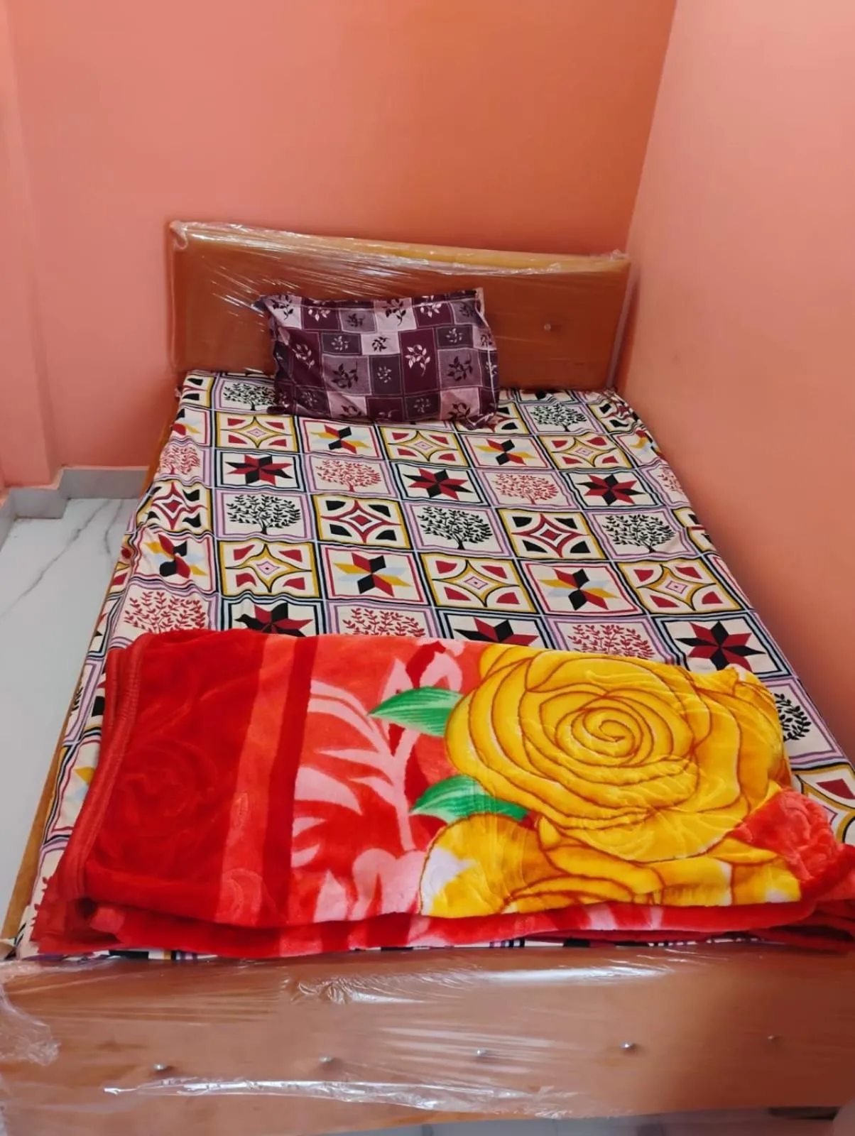 Budget Single Room in Geeta Teerth Guest House AC and Non AC Rooms