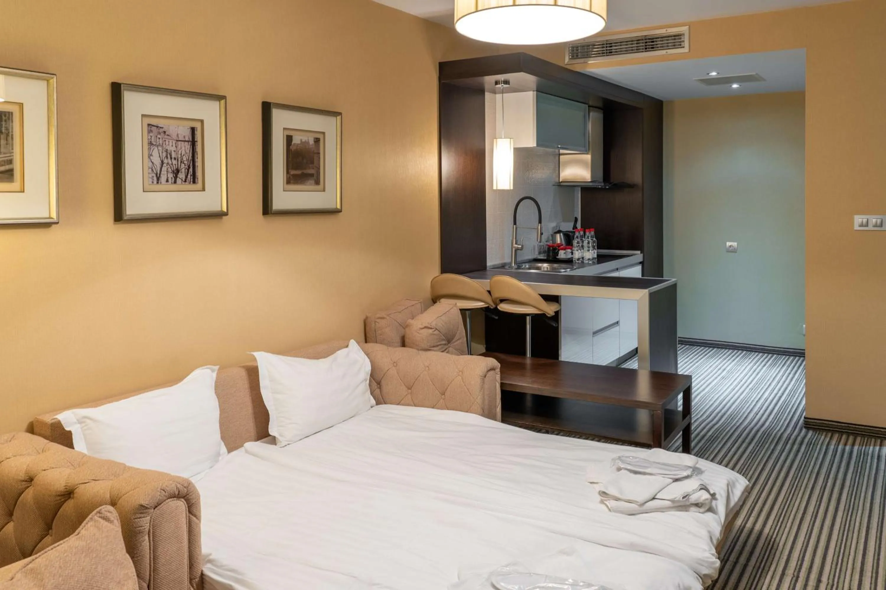 Other, Bed in Best Western Plus Olives City Hotel - Free Pool & Parking