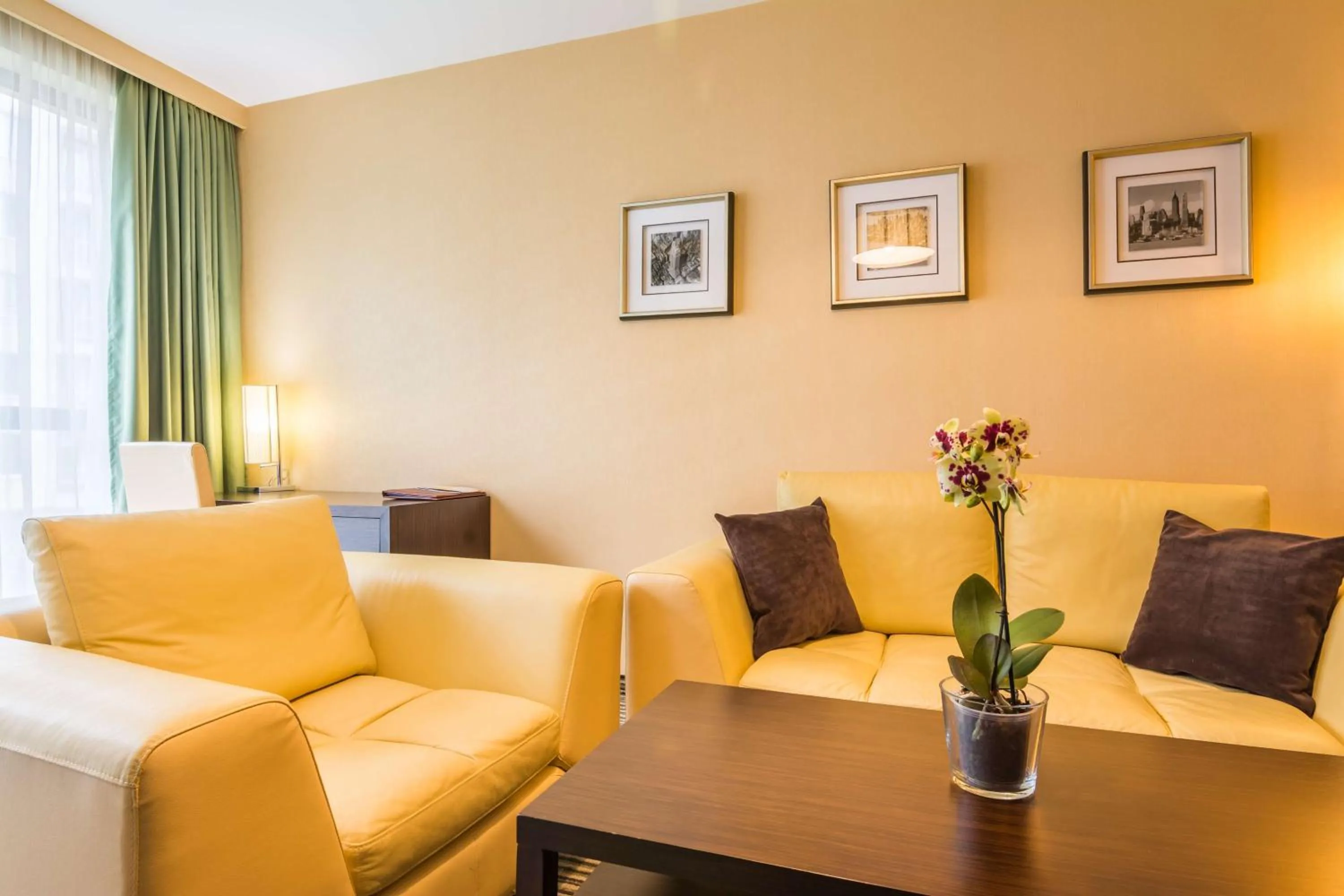 Bedroom in Best Western Plus Olives City Hotel - Free Pool & Parking