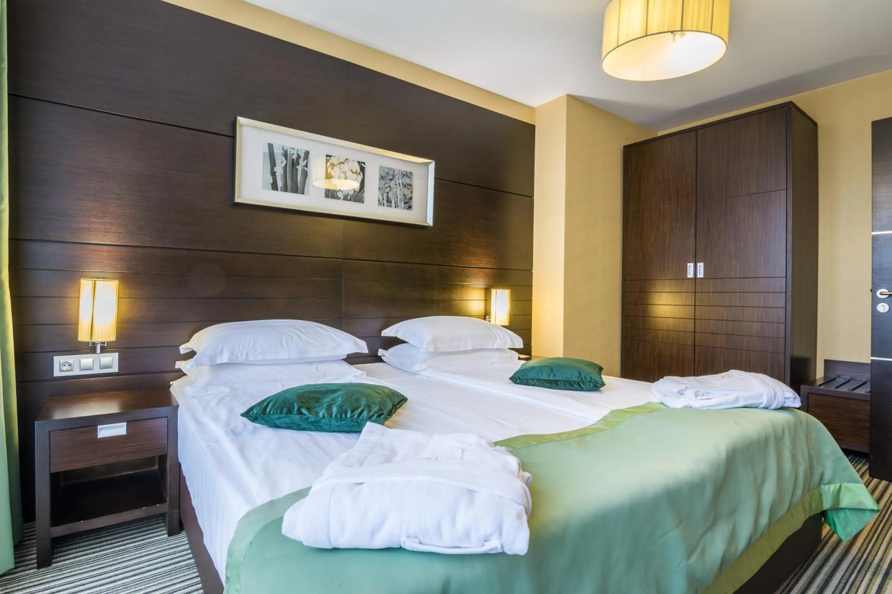 Bedroom, Bed in Best Western Plus Olives City Hotel - Free Pool & Parking