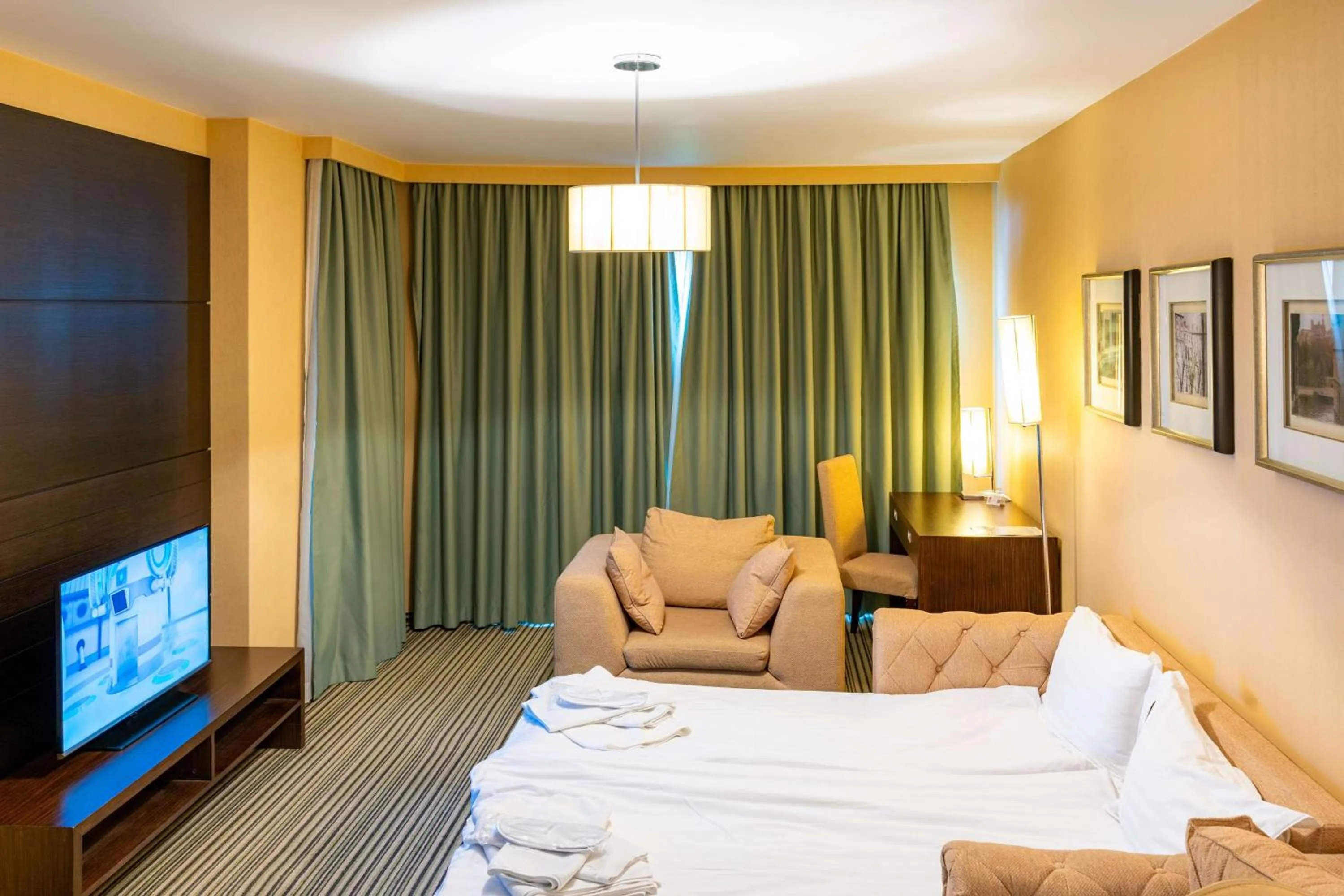 Other, Bed in Best Western Plus Olives City Hotel - Free Pool & Parking
