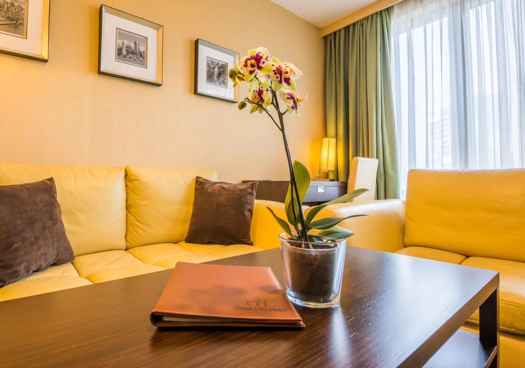 Seating area in Best Western Plus Olives City Hotel - Free Pool & Parking