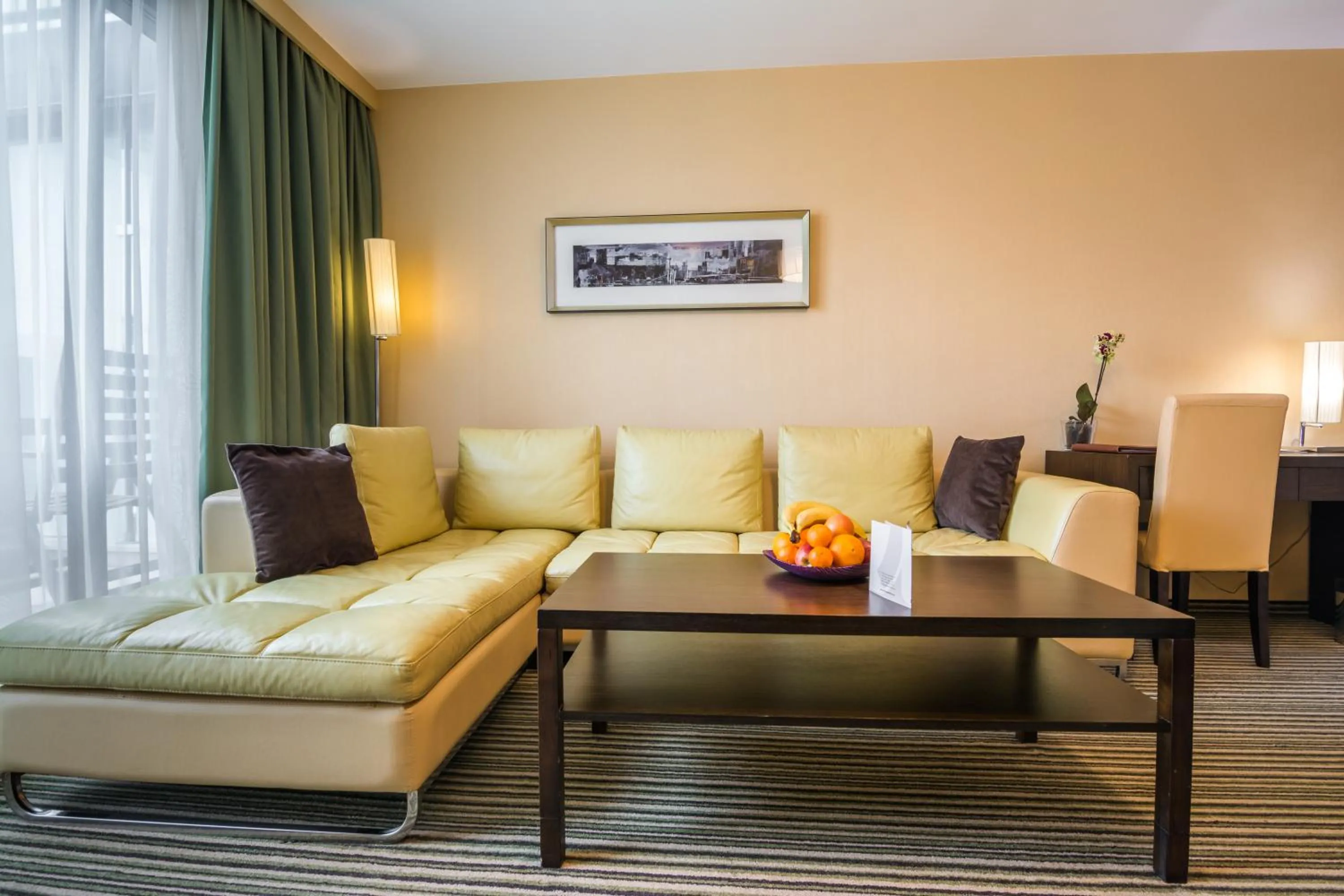 Living room in Best Western Plus Olives City Hotel - Free Pool & Parking