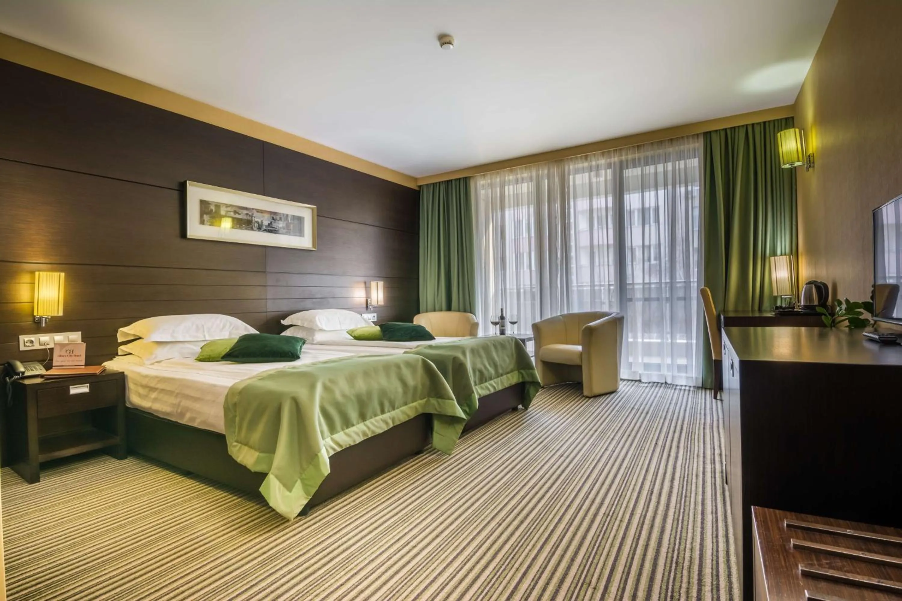 Bedroom, Bed in Best Western Plus Olives City Hotel - Free Pool & Parking