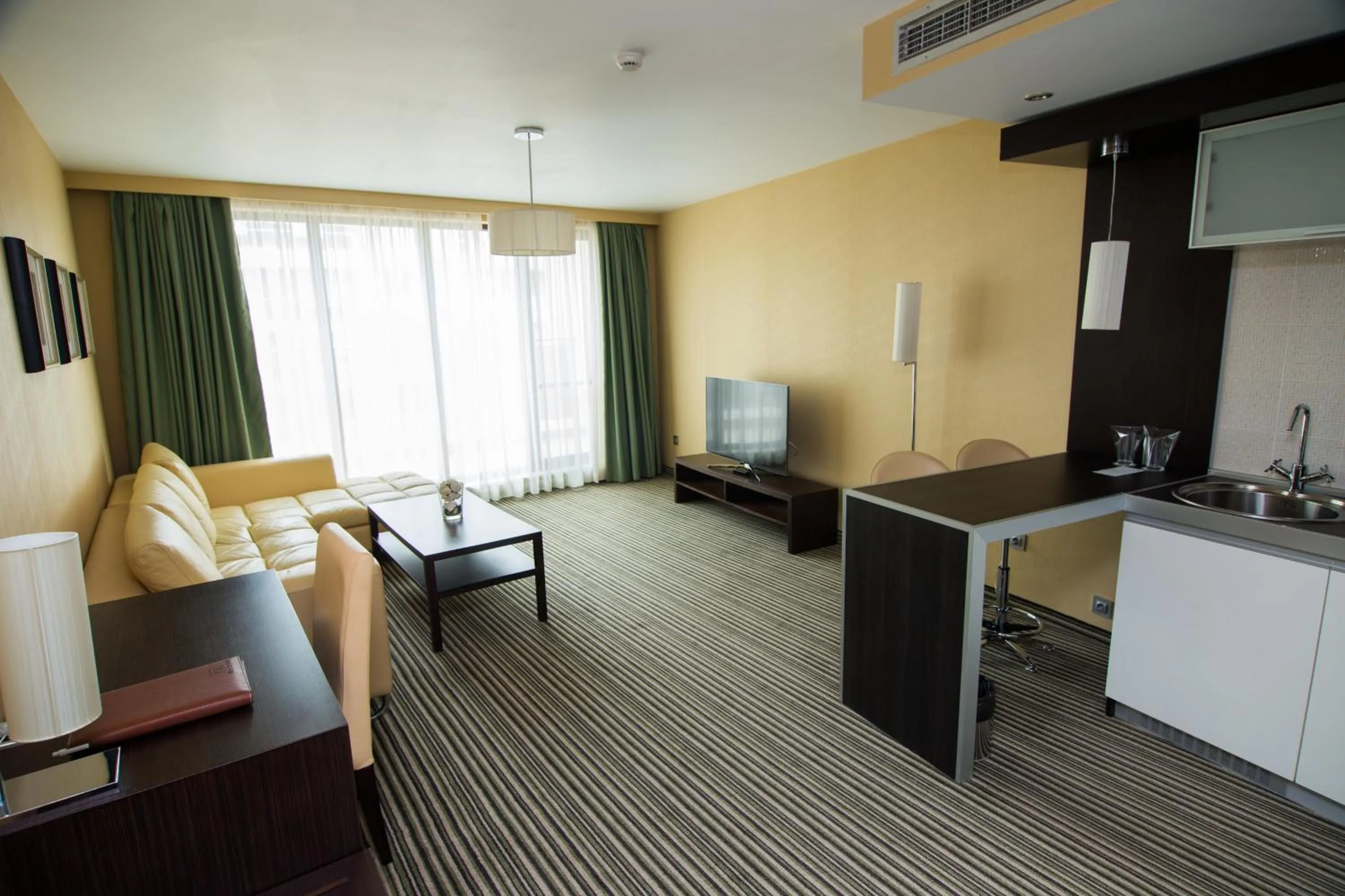 Kitchen or kitchenette in Best Western Plus Olives City Hotel - Free Pool & Parking