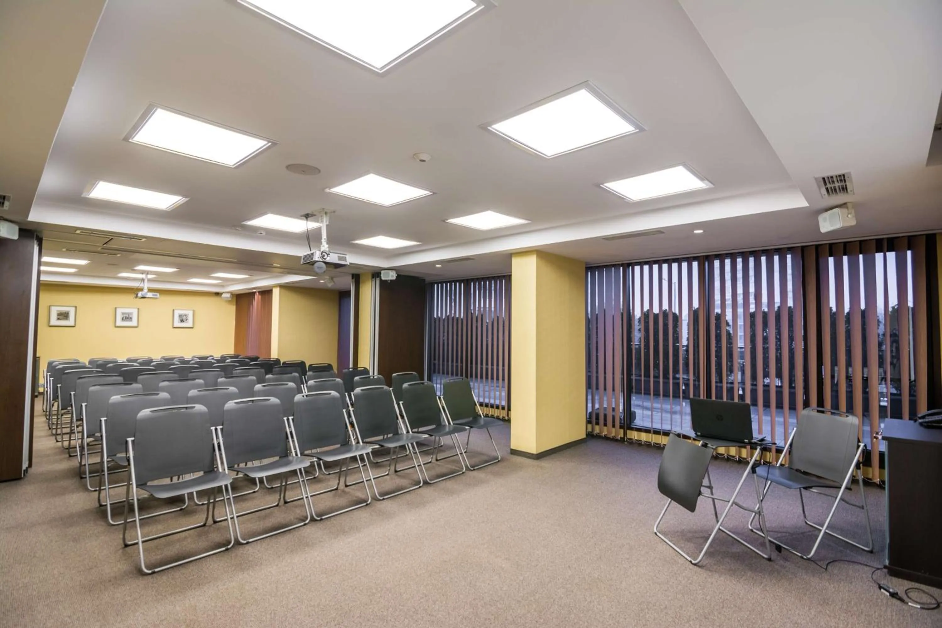 Meeting/conference room in Best Western Plus Olives City Hotel - Free Pool & Parking