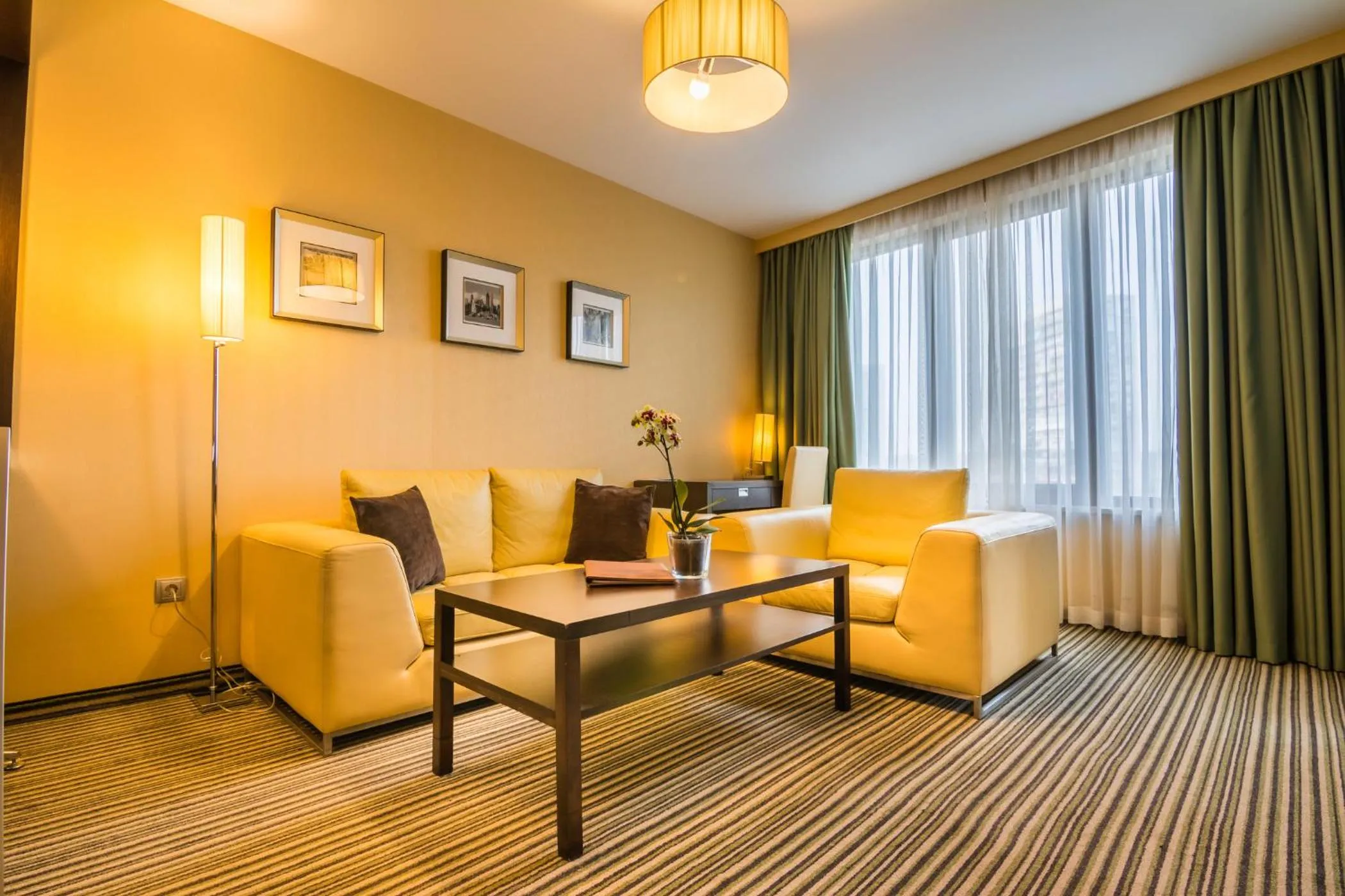 Living room in Best Western Plus Olives City Hotel - Free Pool & Parking