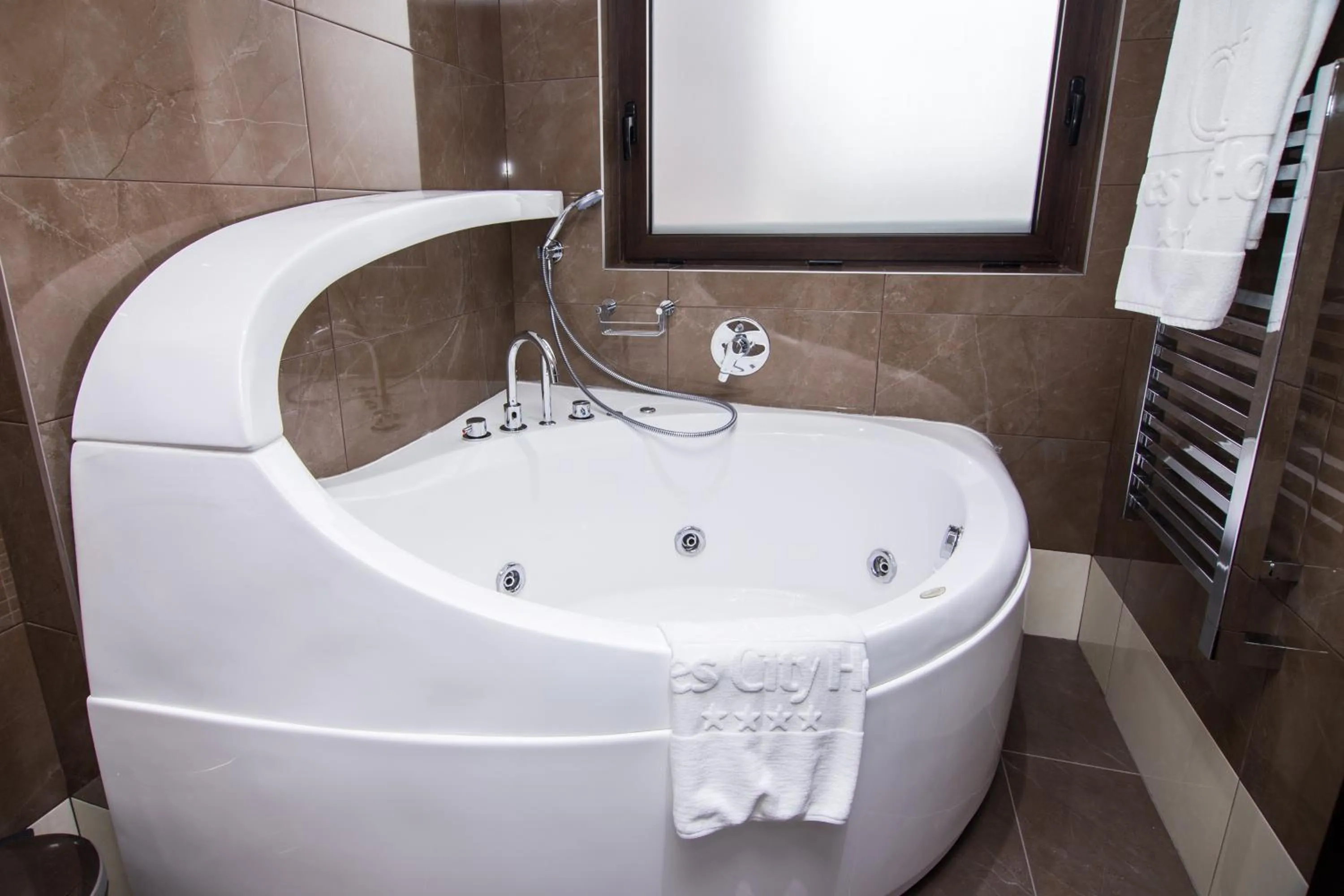Bathroom in Best Western Plus Olives City Hotel - Free Pool & Parking