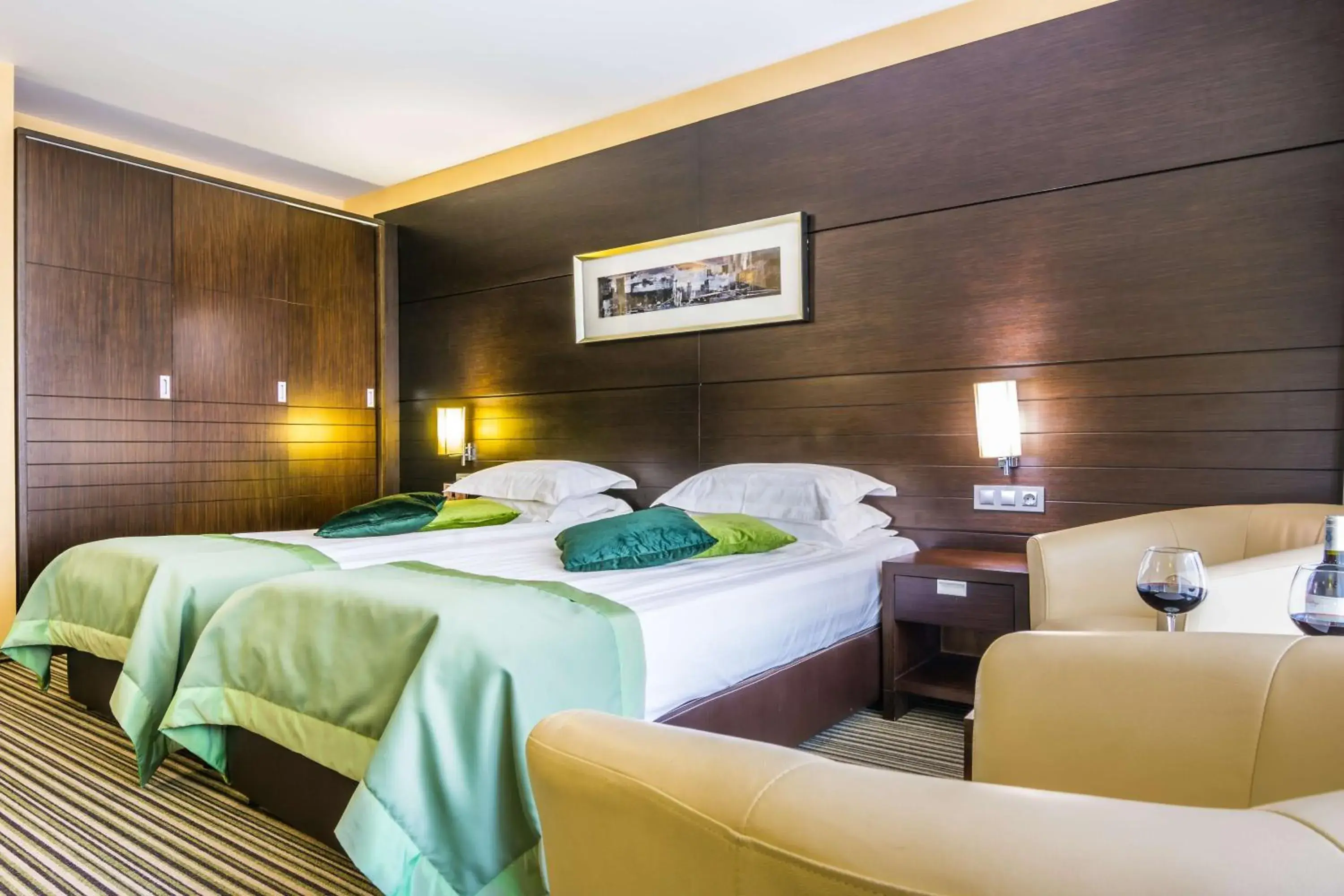 Bedroom, Bed in Best Western Plus Olives City Hotel - Free Pool & Parking Bedroom, Bed in Best Western Plus Olives City Hotel - Free Pool & Parking