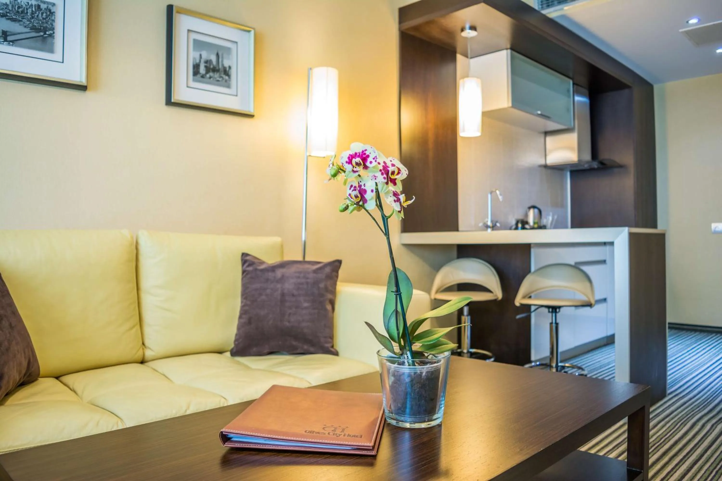 Bedroom in Best Western Plus Olives City Hotel - Free Pool & Parking