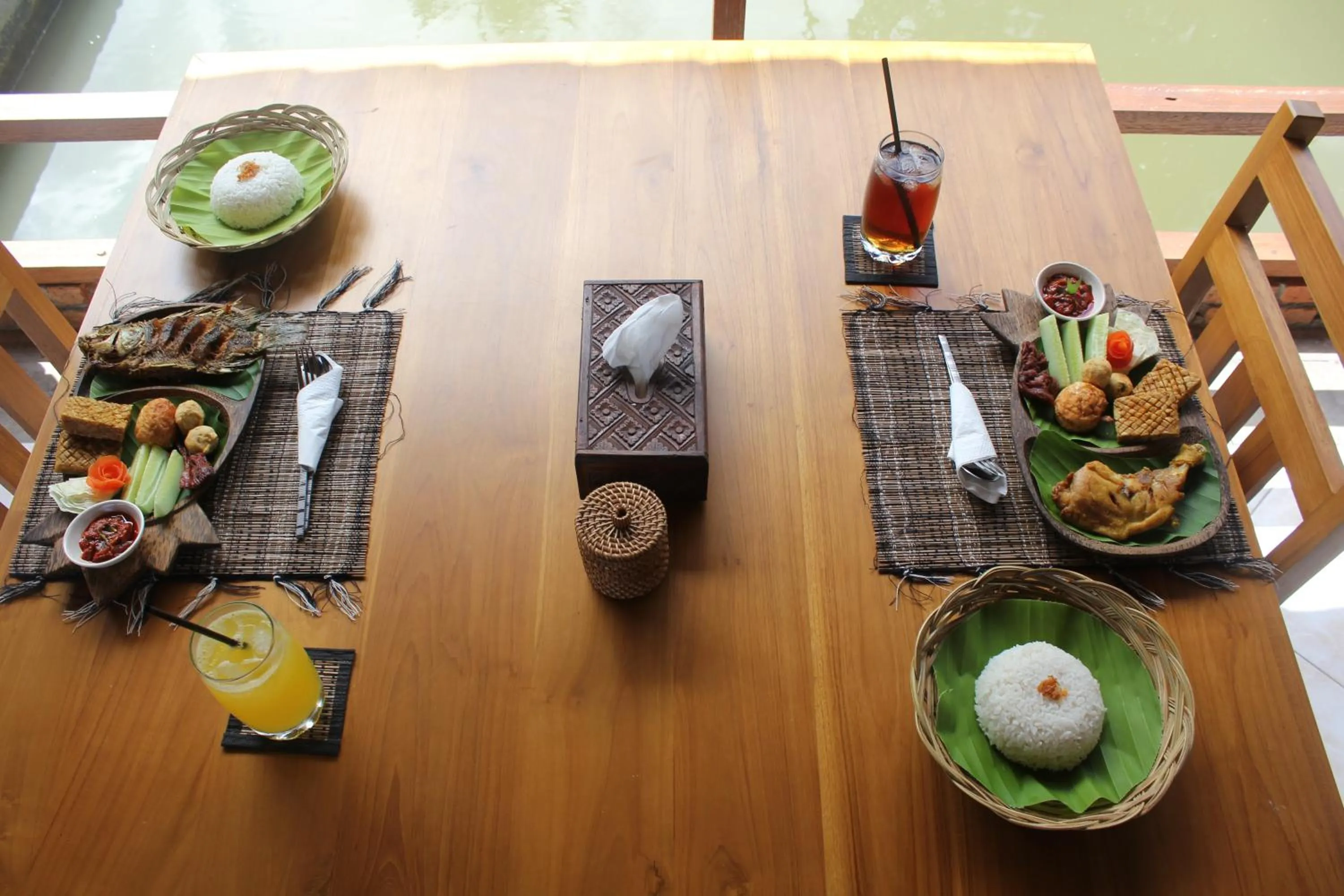 Restaurant/places to eat in Amartya Puri Green Cottages