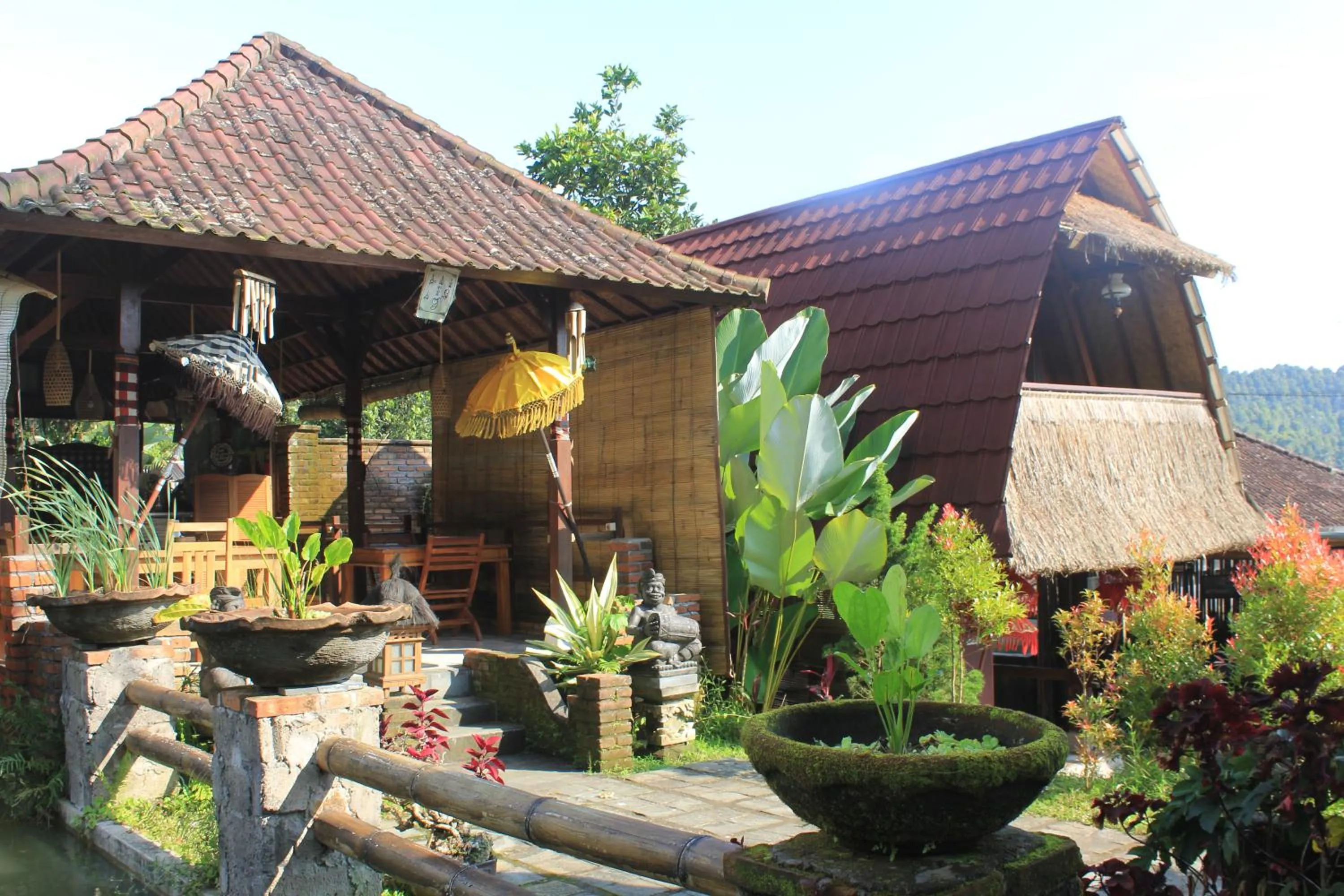 Restaurant/places to eat in Amartya Puri Green Cottages