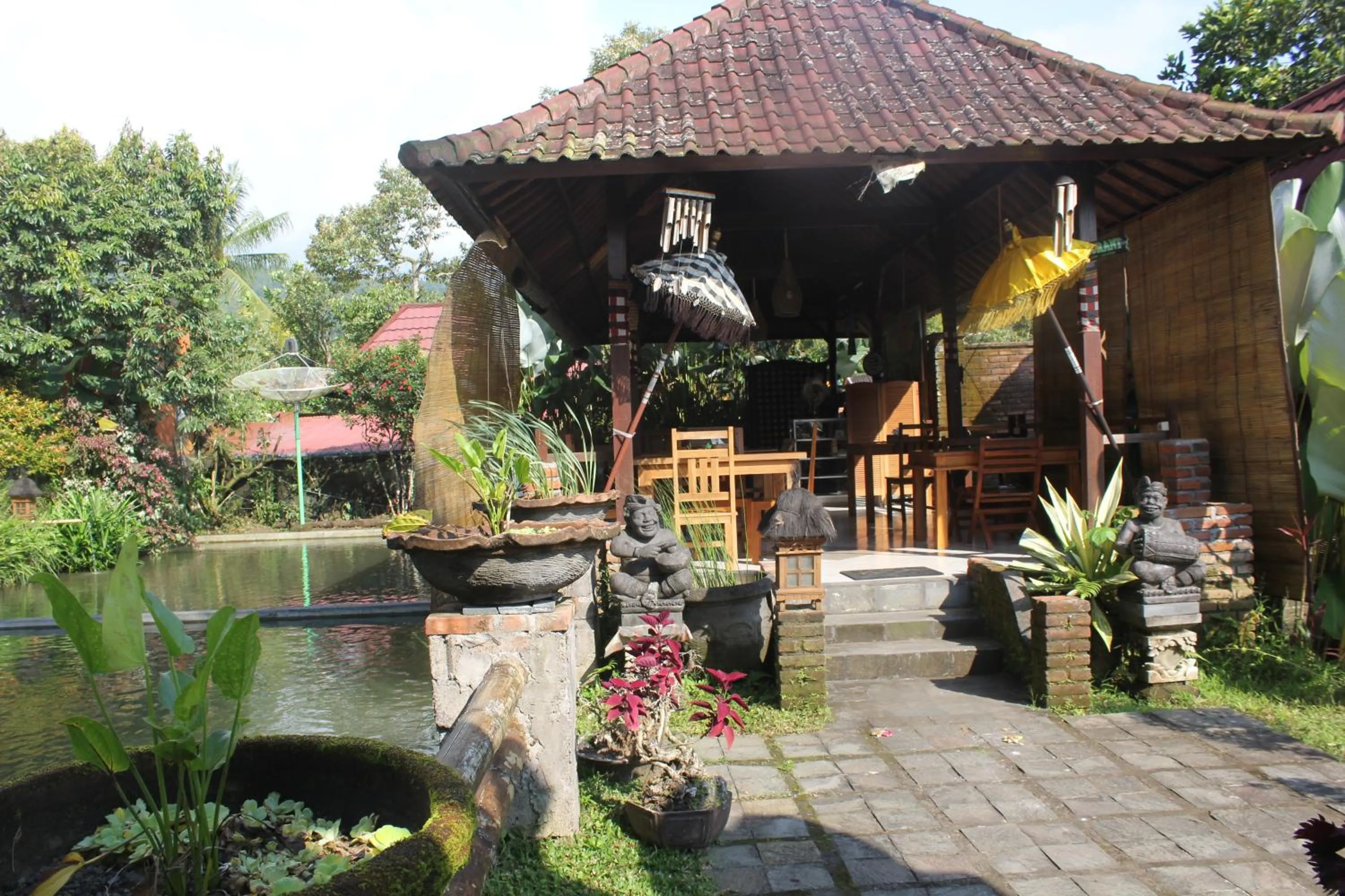 Restaurant/places to eat in Amartya Puri Green Cottages