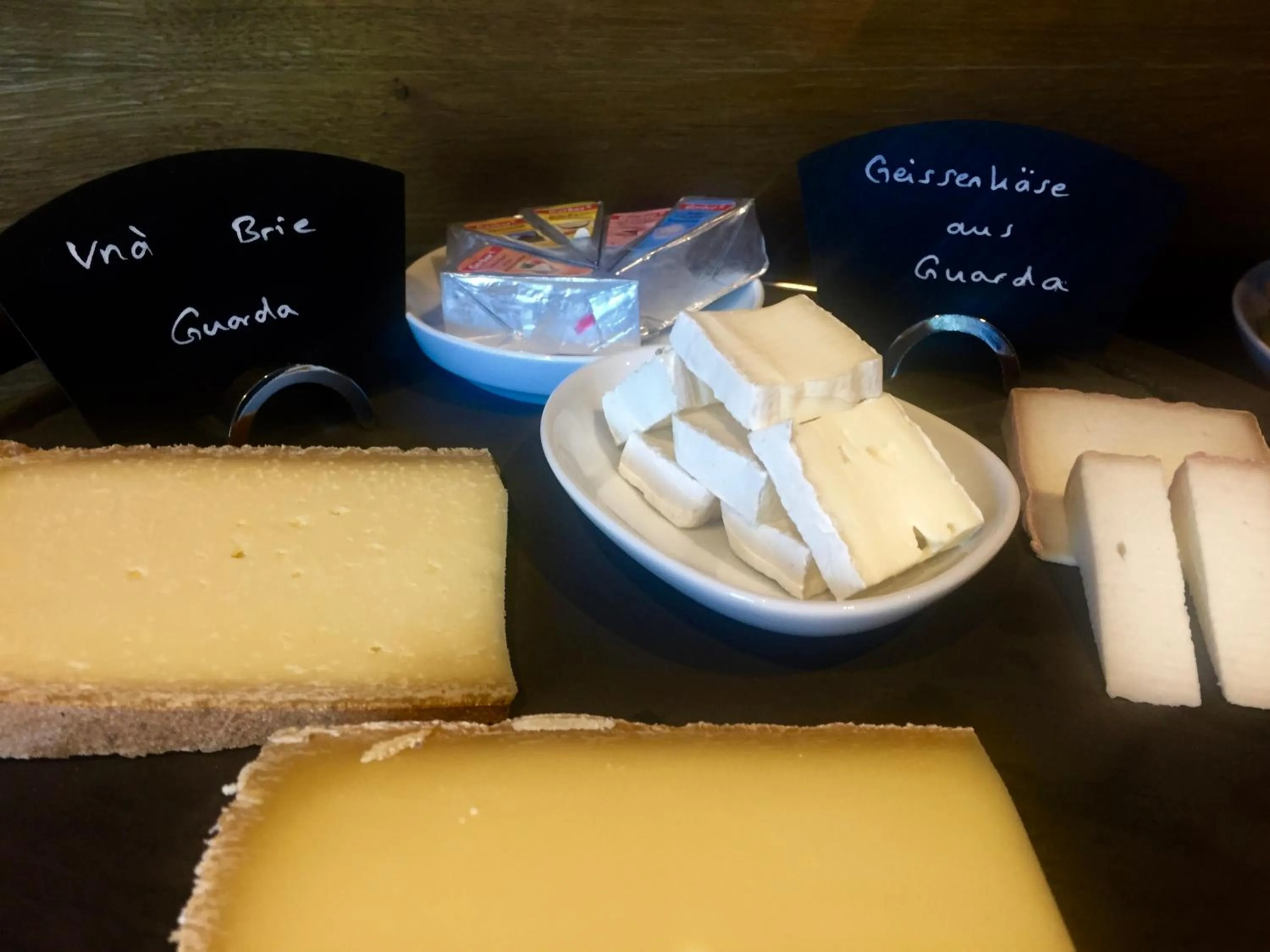 Buffet breakfast in Guarda Lodge