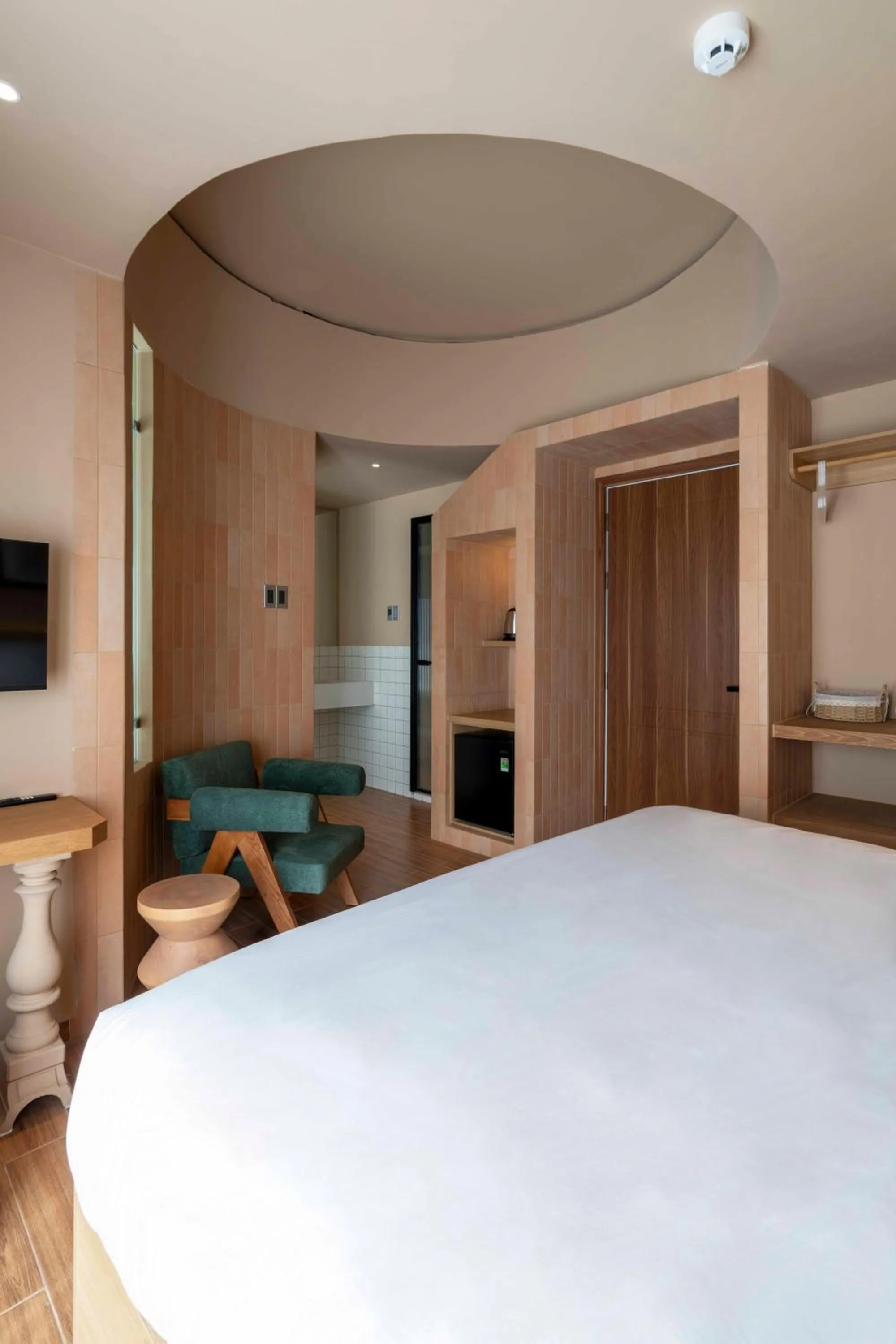Communal lounge/ TV room, Bed in DP Hotel