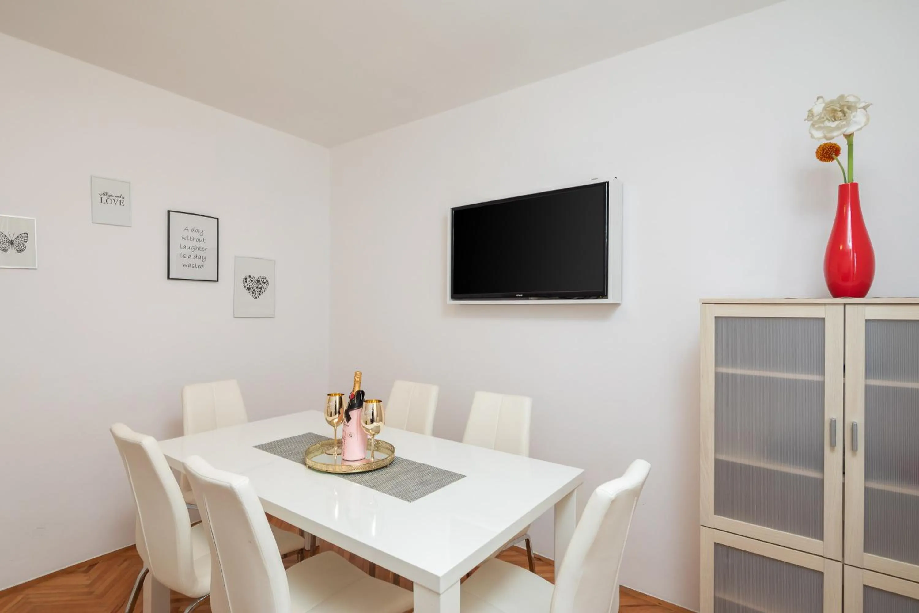 TV and multimedia in Seaside Apartment Blue