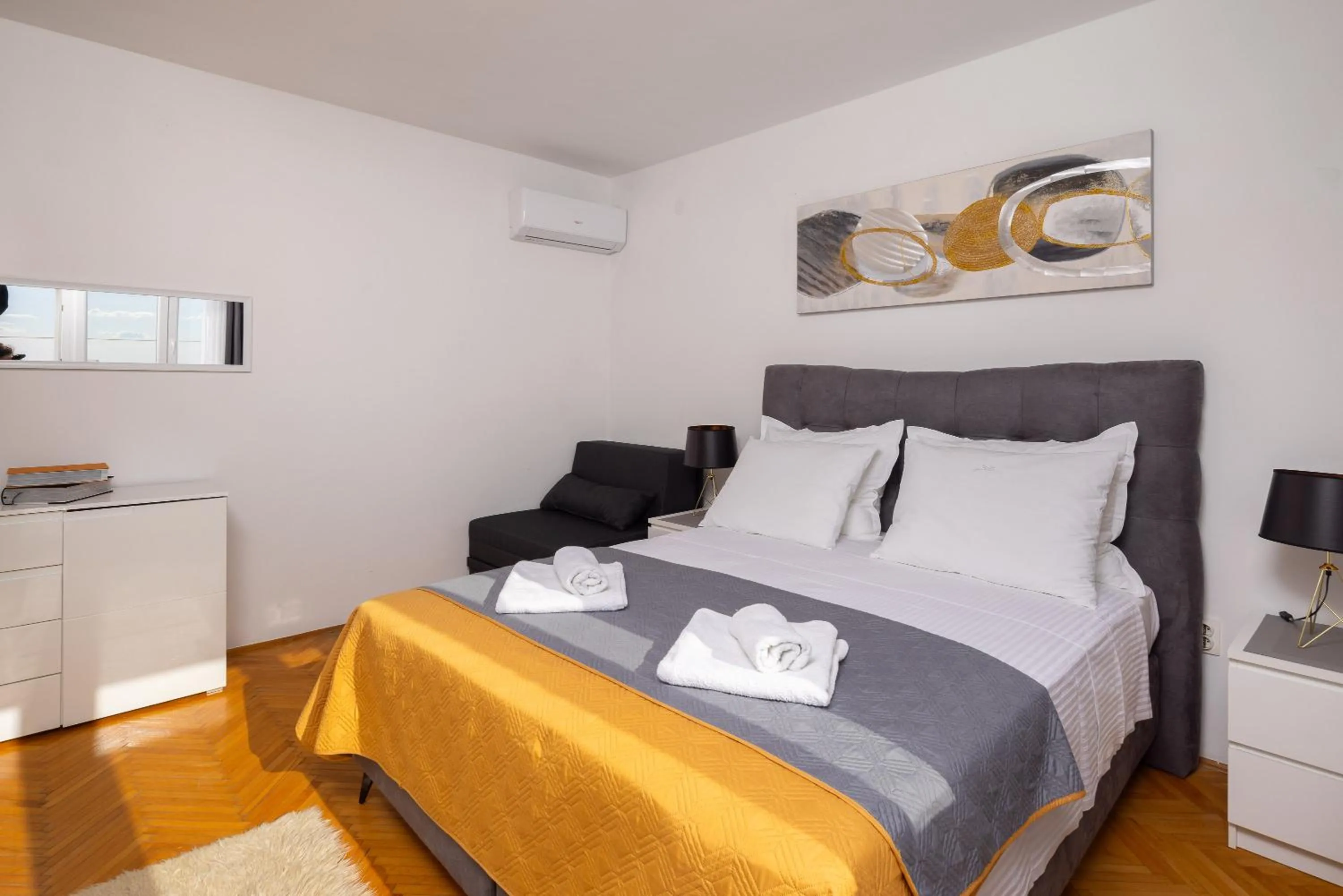 Photo of the whole room, Bed in Seaside Apartment Blue