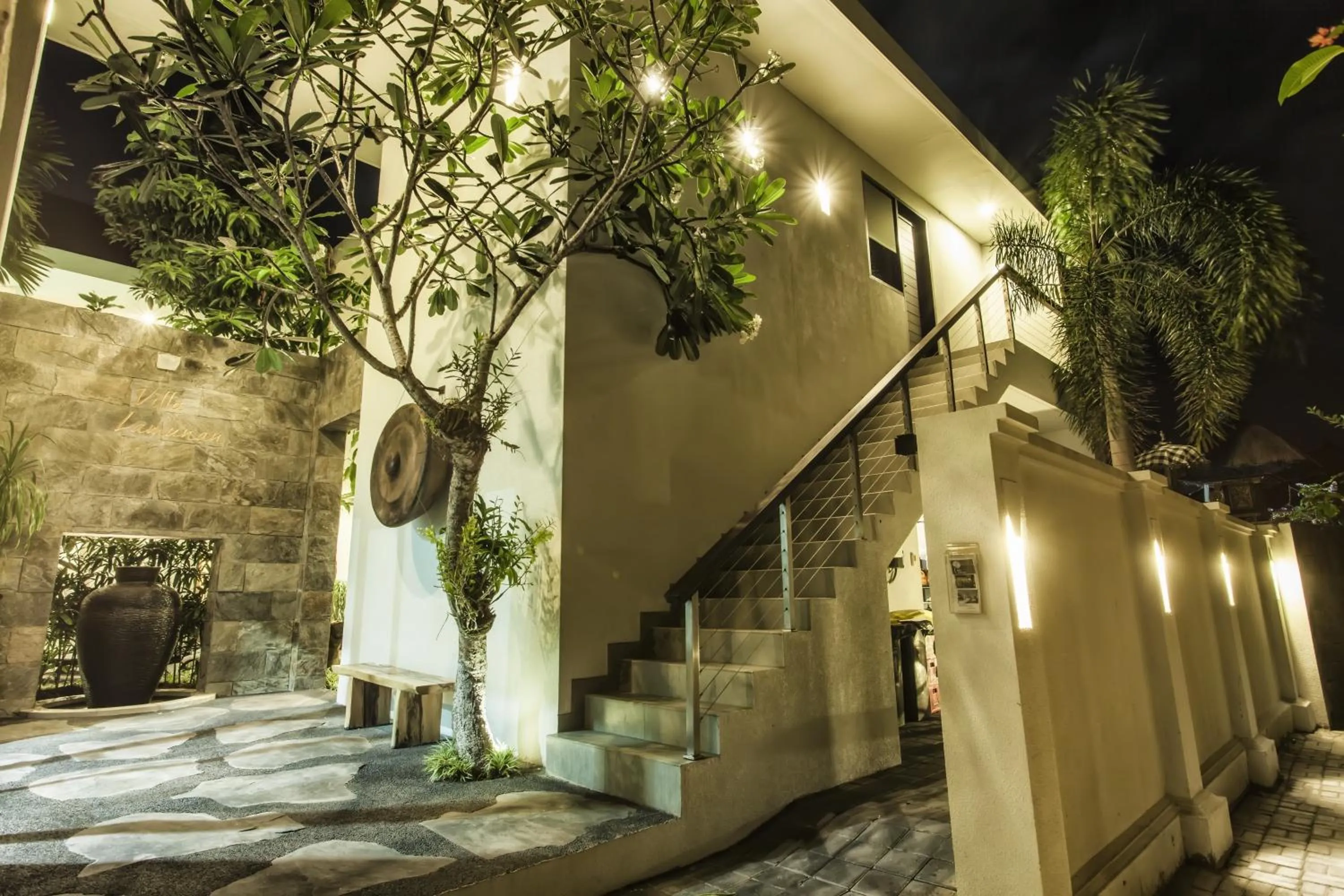 Facade/entrance in Villa Lamunan