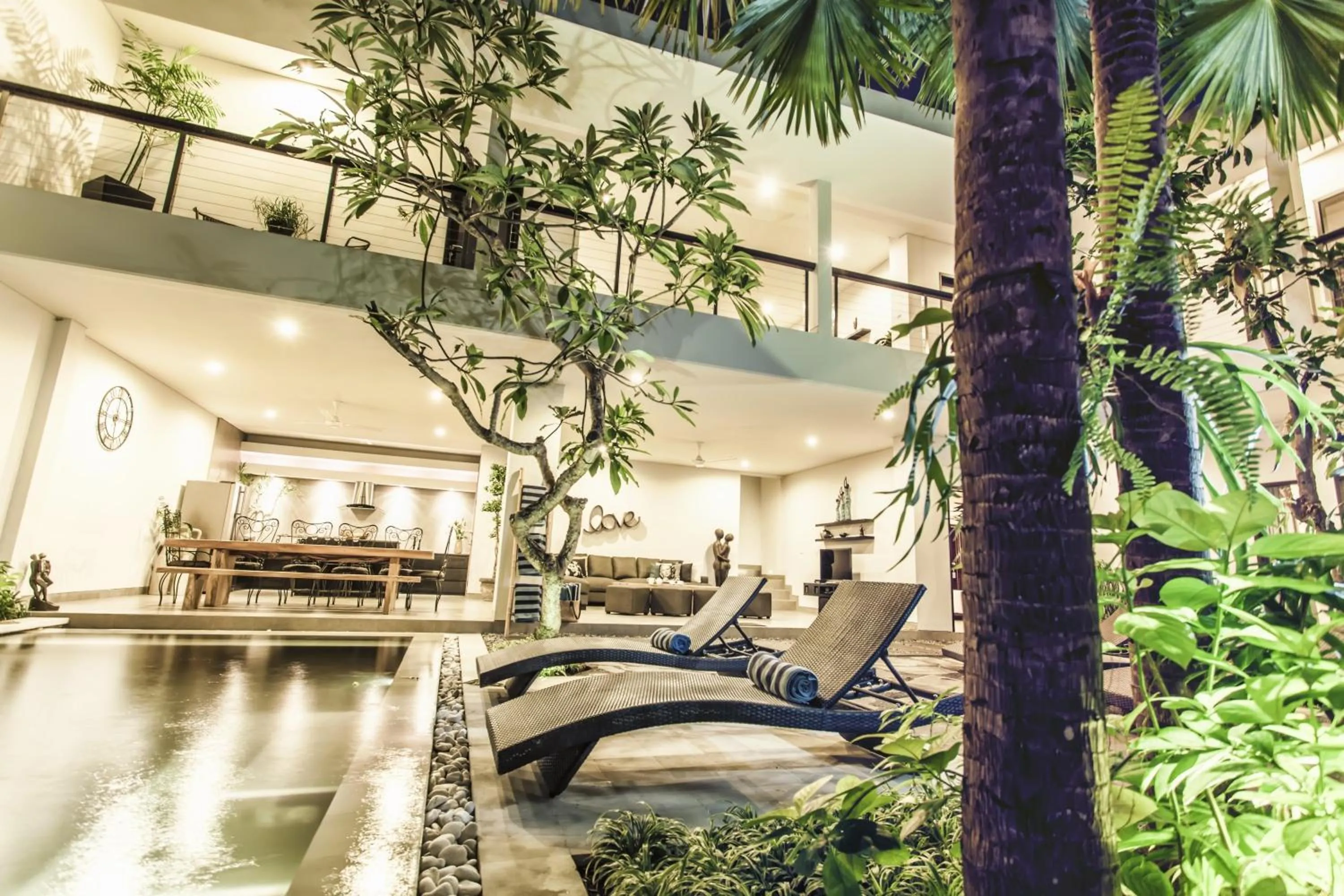 Restaurant/places to eat in Villa Lamunan