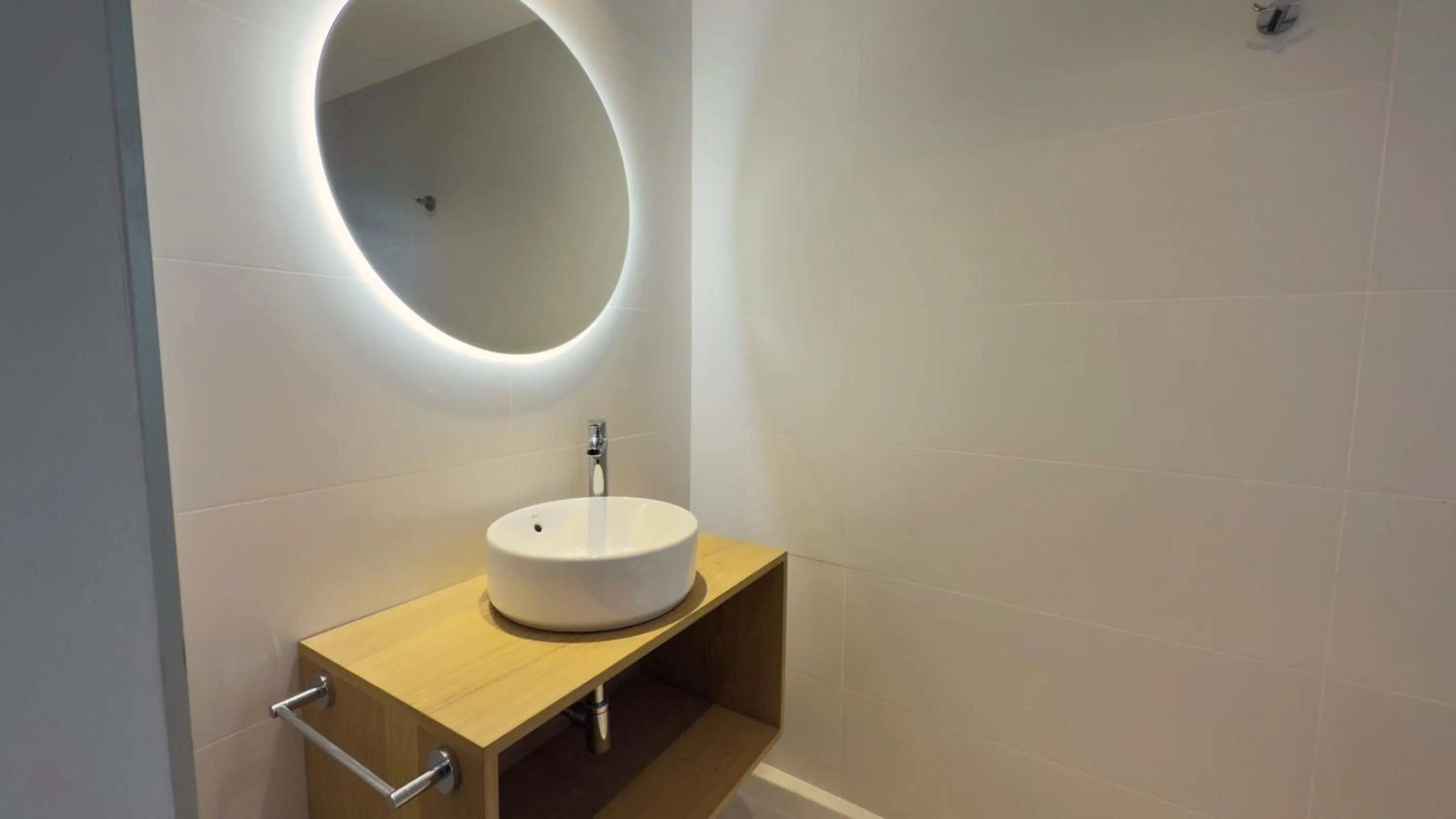 Bathroom in MYO Barcelona Hotel & Apartments