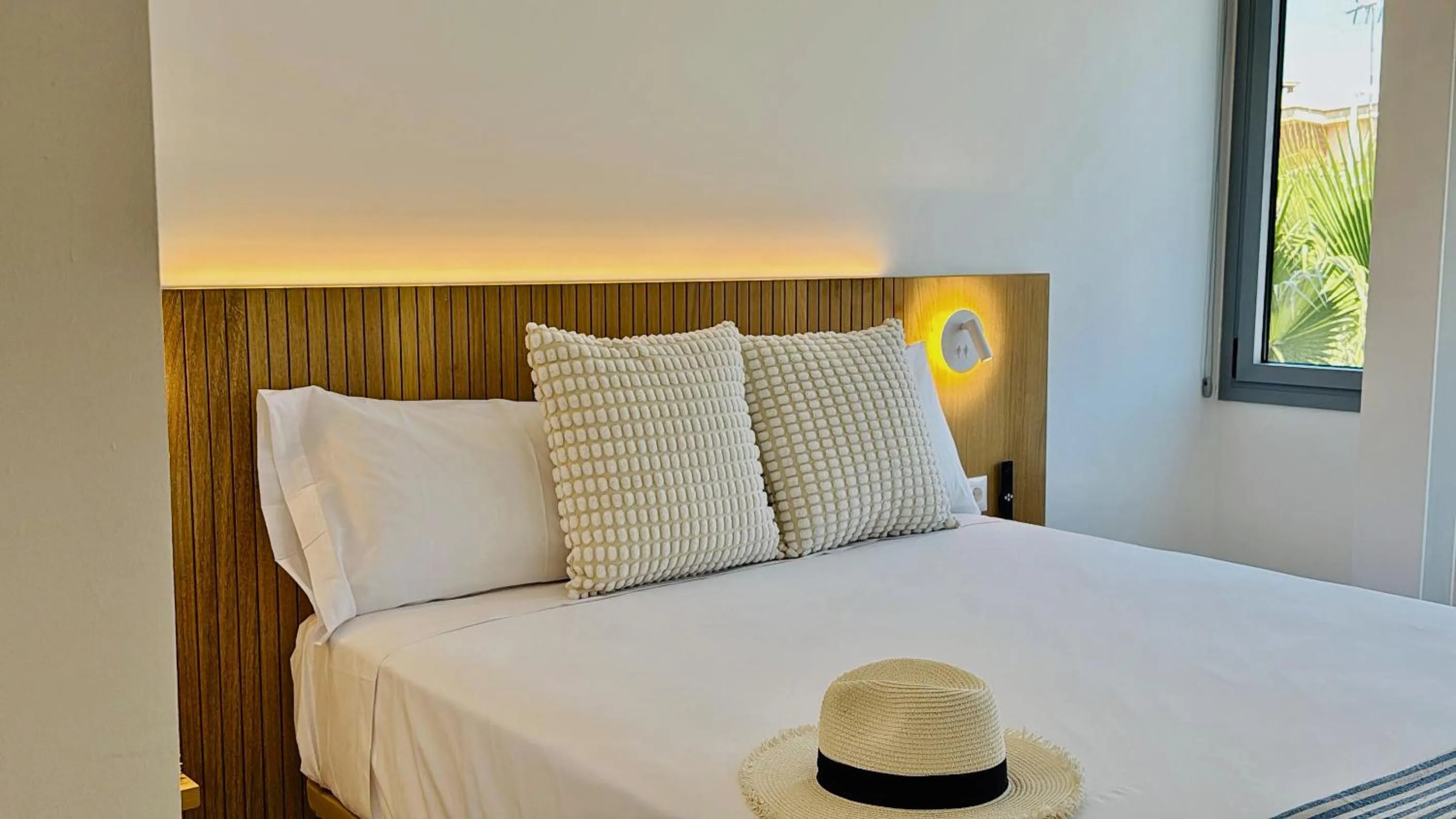 Bed in MYO Barcelona Hotel & Apartments