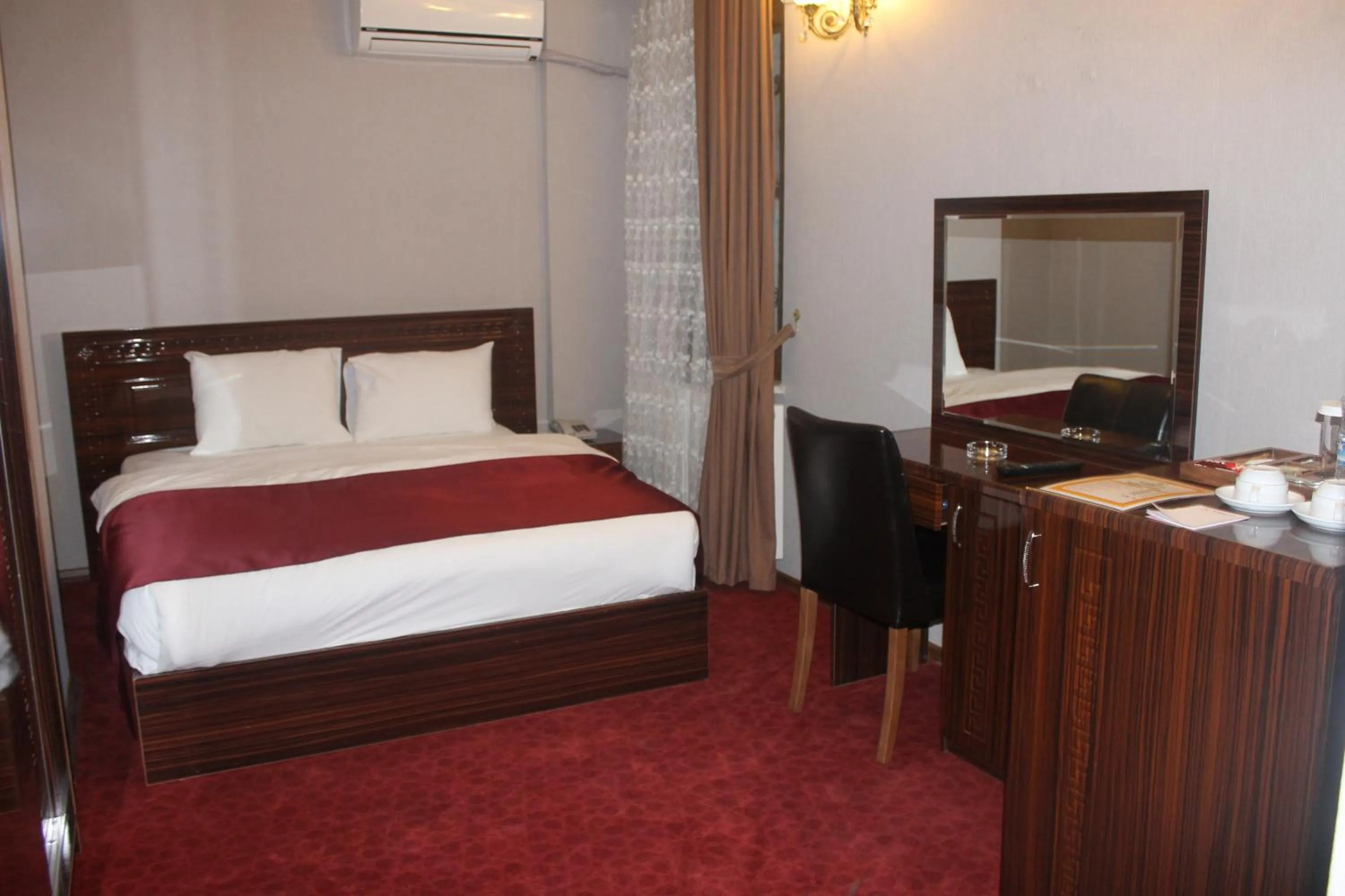 Photo of the whole room, Bed in Resmina Hotel