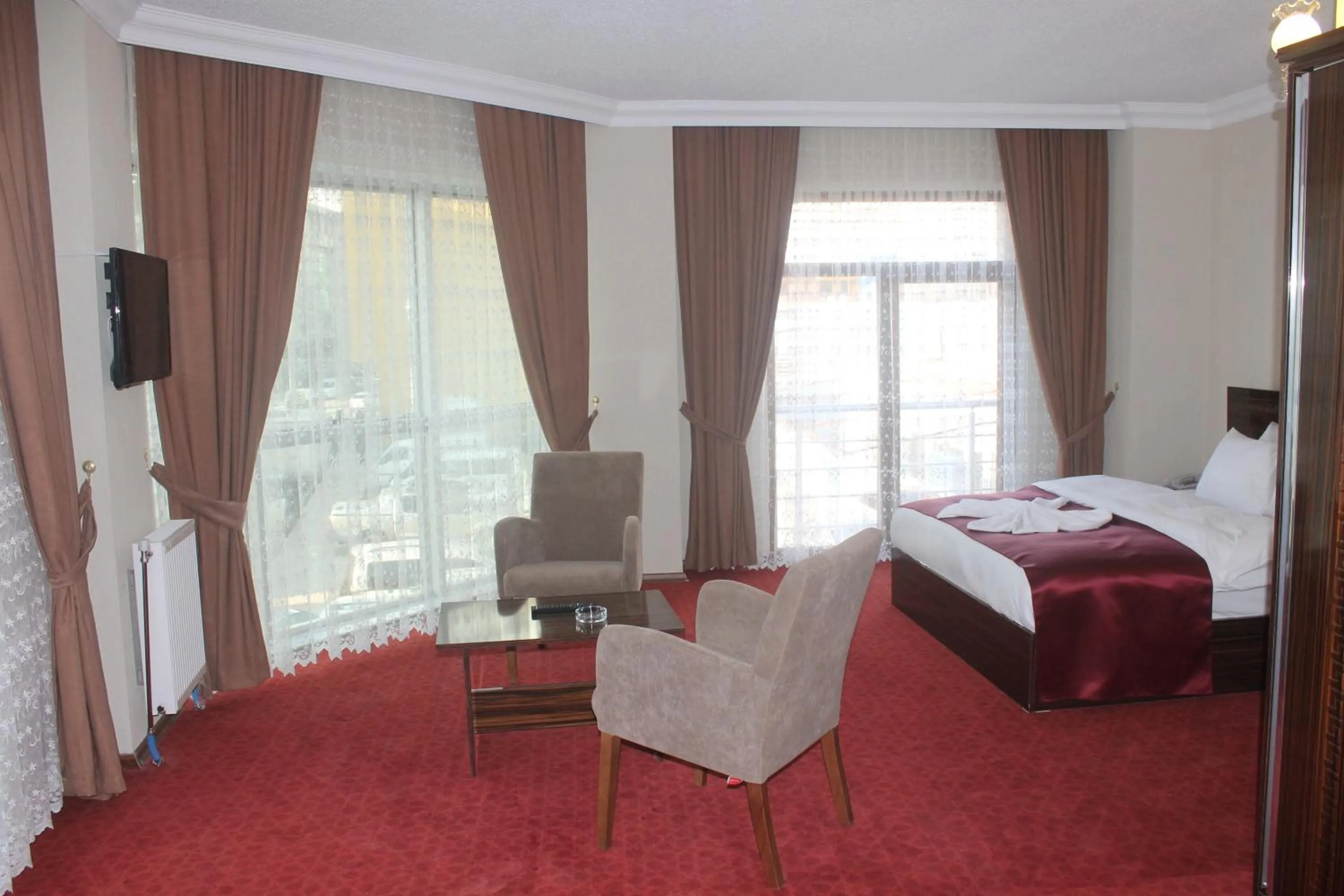 Photo of the whole room, Bed in Resmina Hotel
