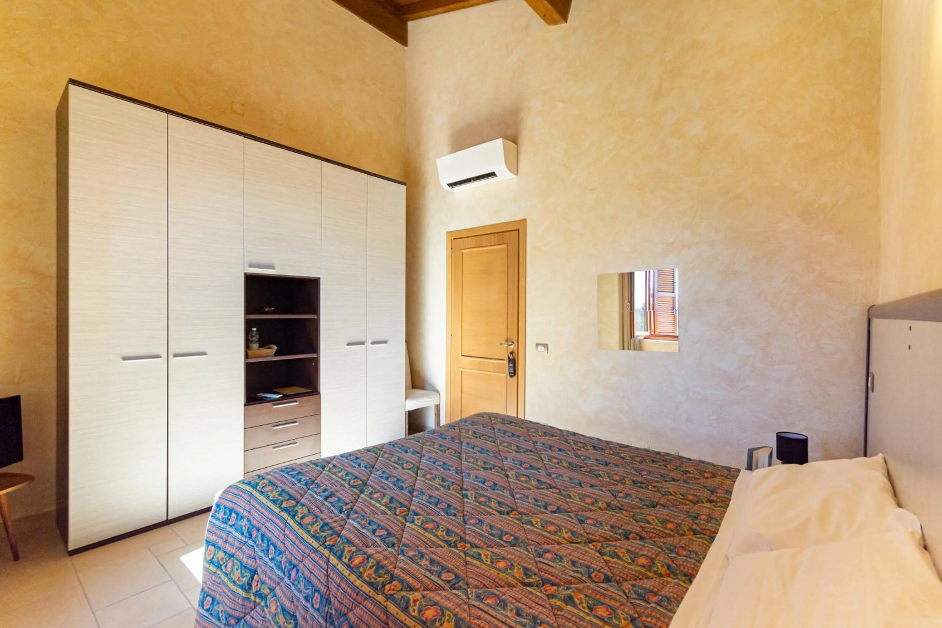 Bed in Casale Elisa Country Hotel