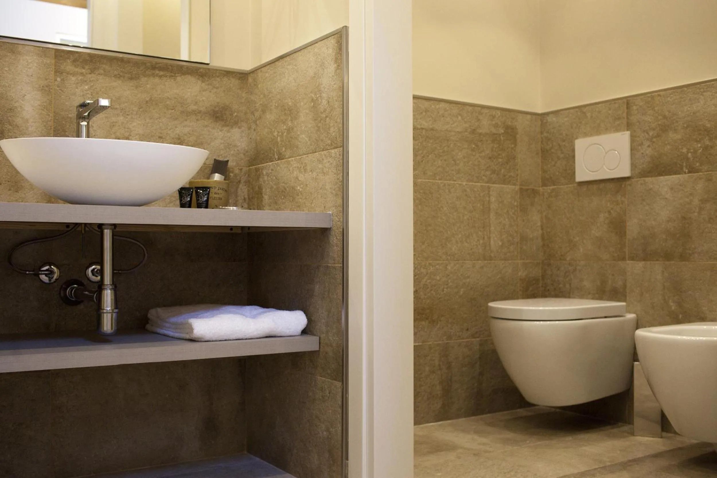 Toilet in Hotel Seven Rooms