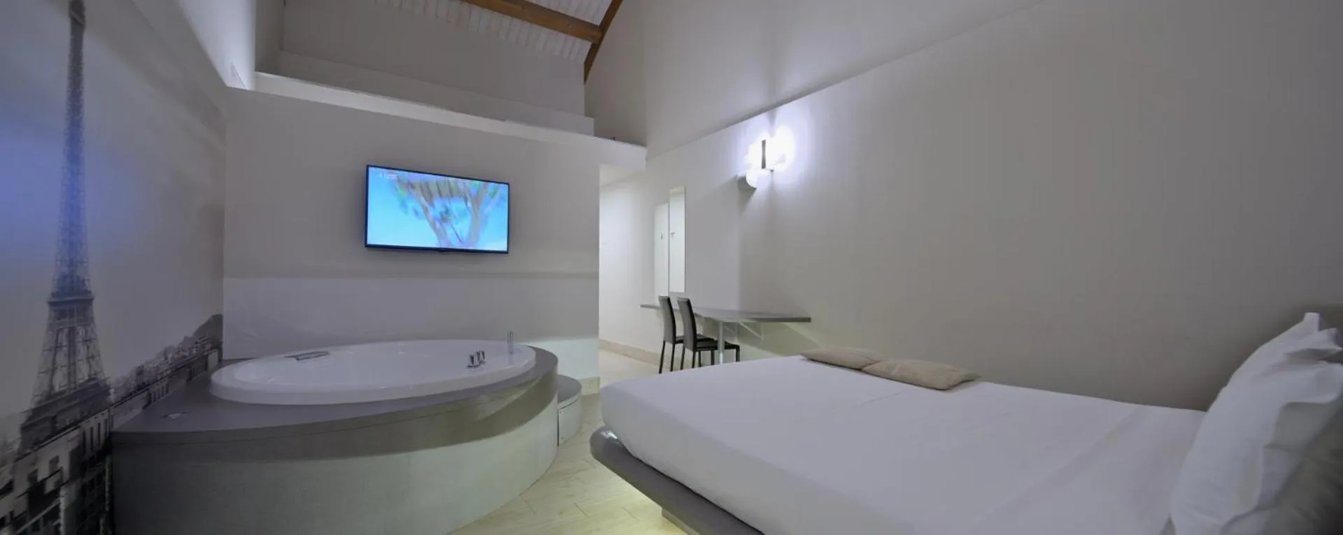 Photo of the whole room in Hotel Seven Rooms