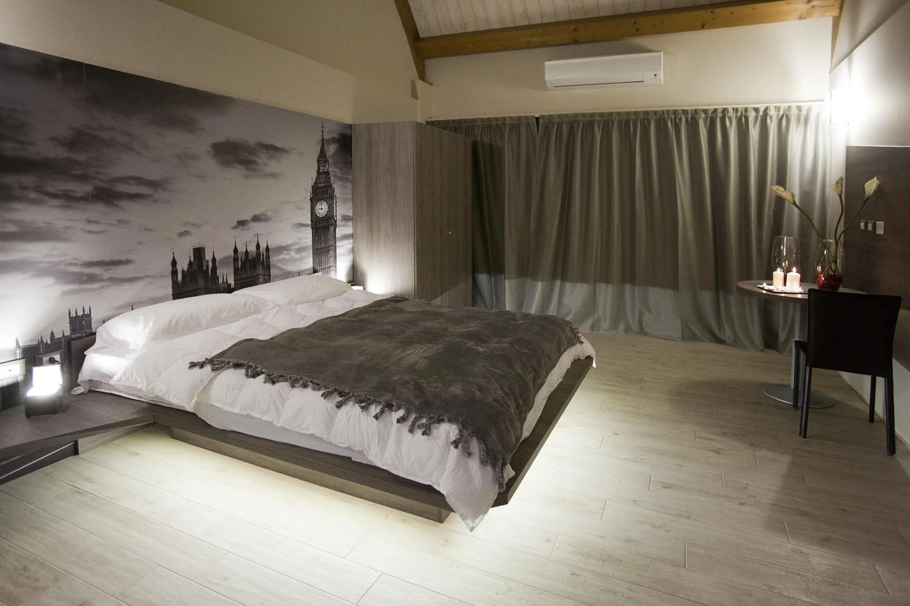 Photo of the whole room in Hotel Seven Rooms