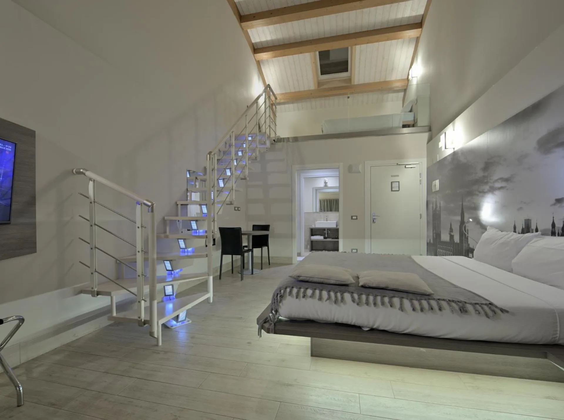 Photo of the whole room in Hotel Seven Rooms