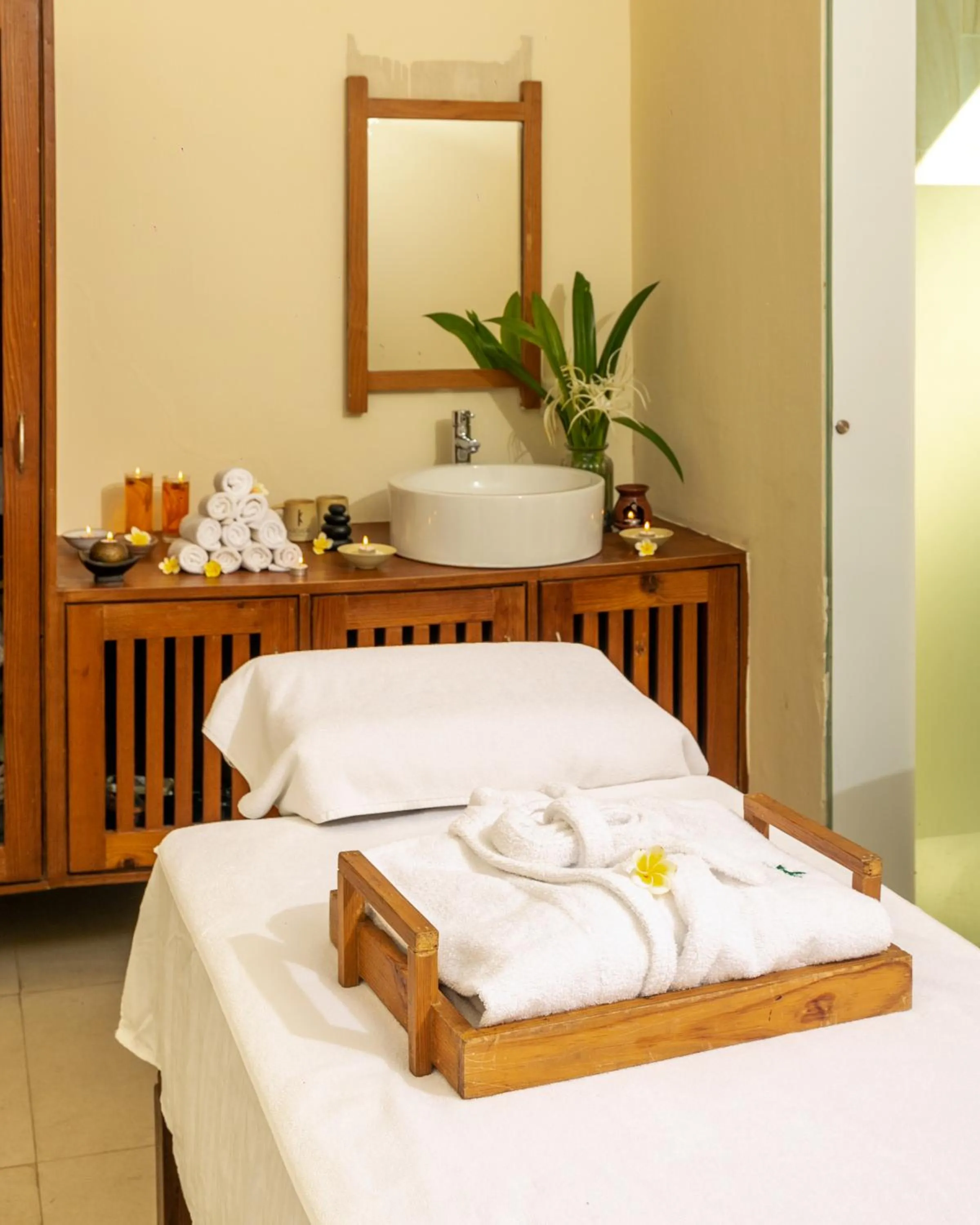 Massage, Bed in Kasara Chitwan