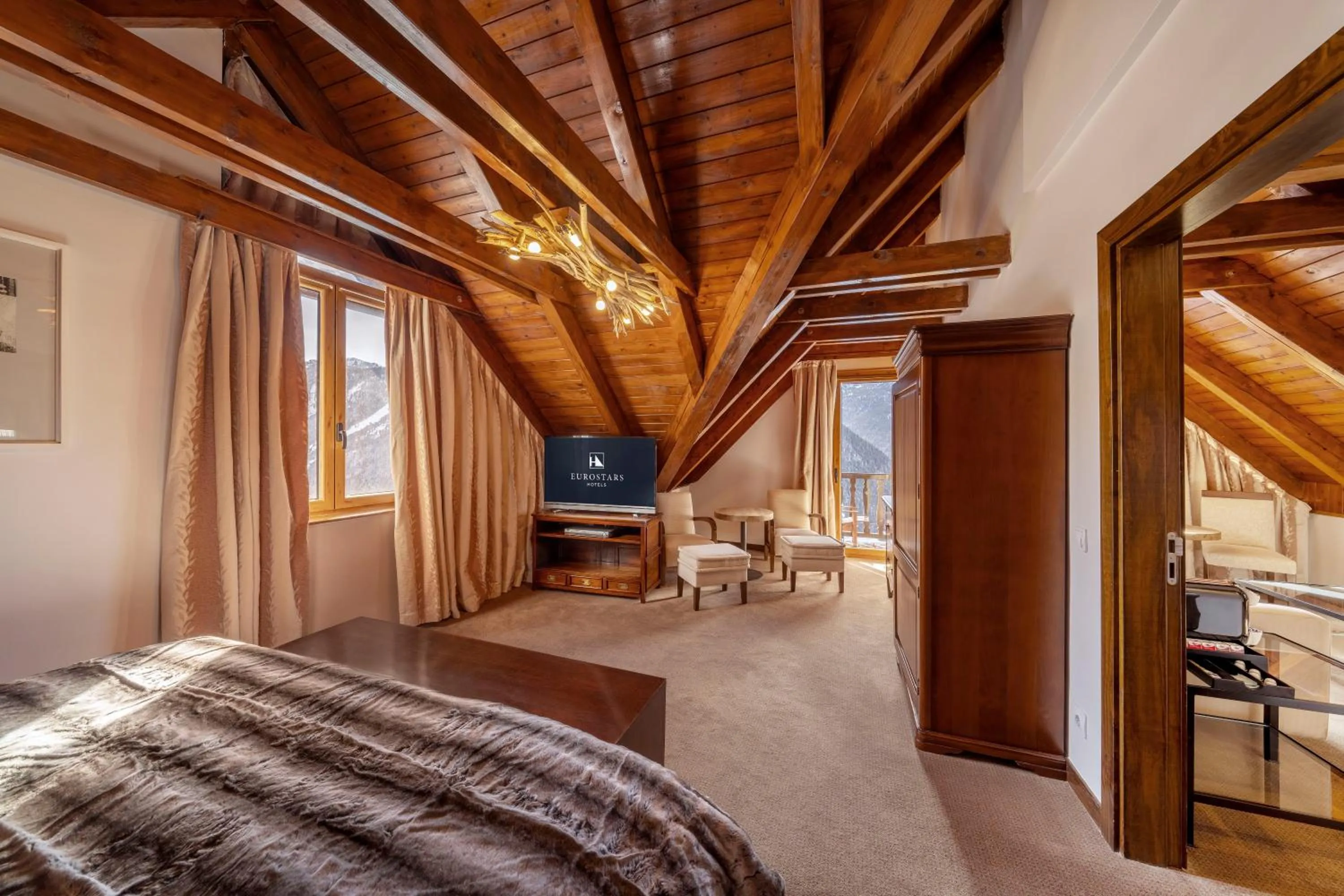 Photo of the whole room, Bed in Eurostars La Pleta