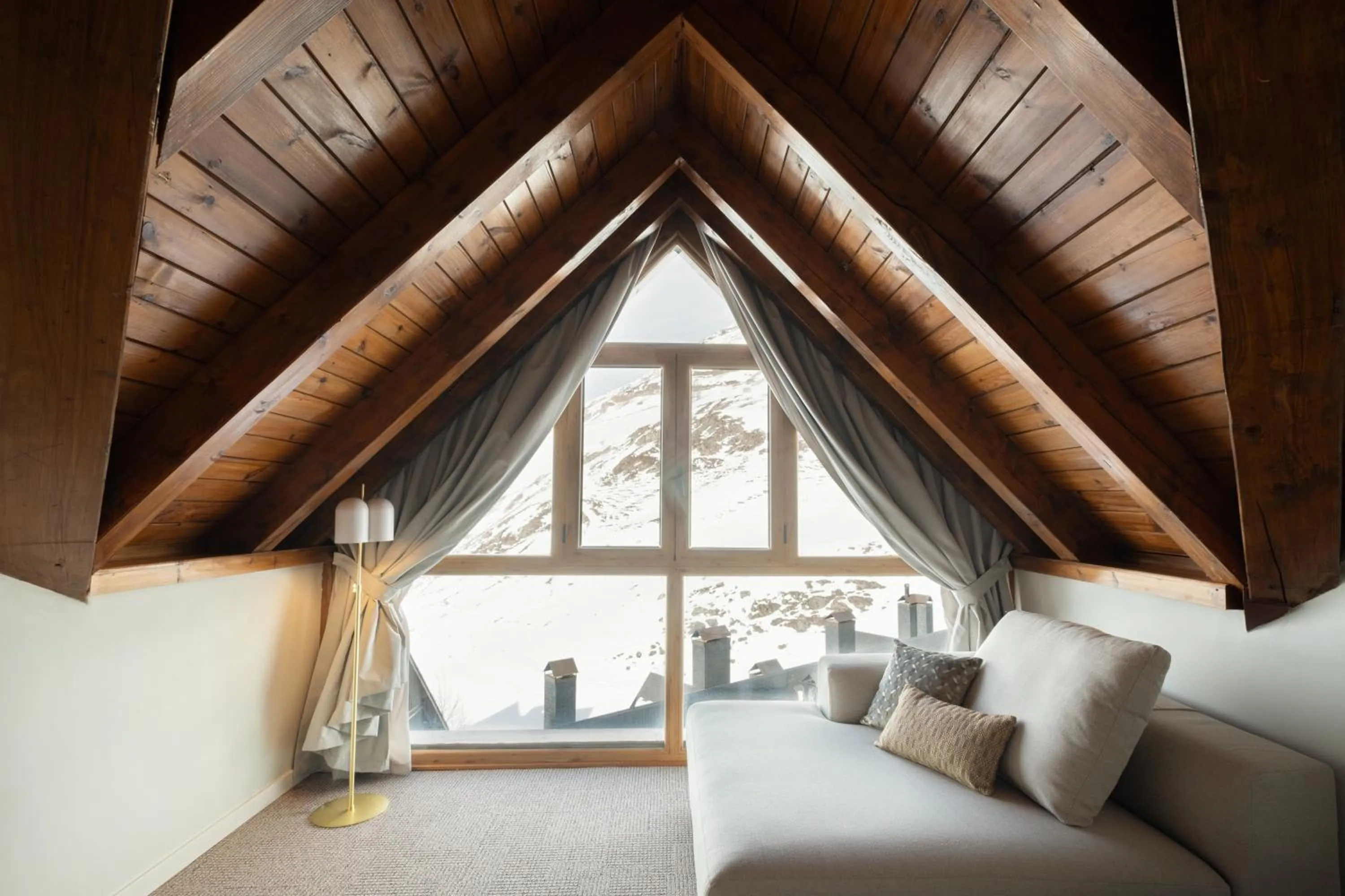 Living room, Bed in Eurostars La Pleta