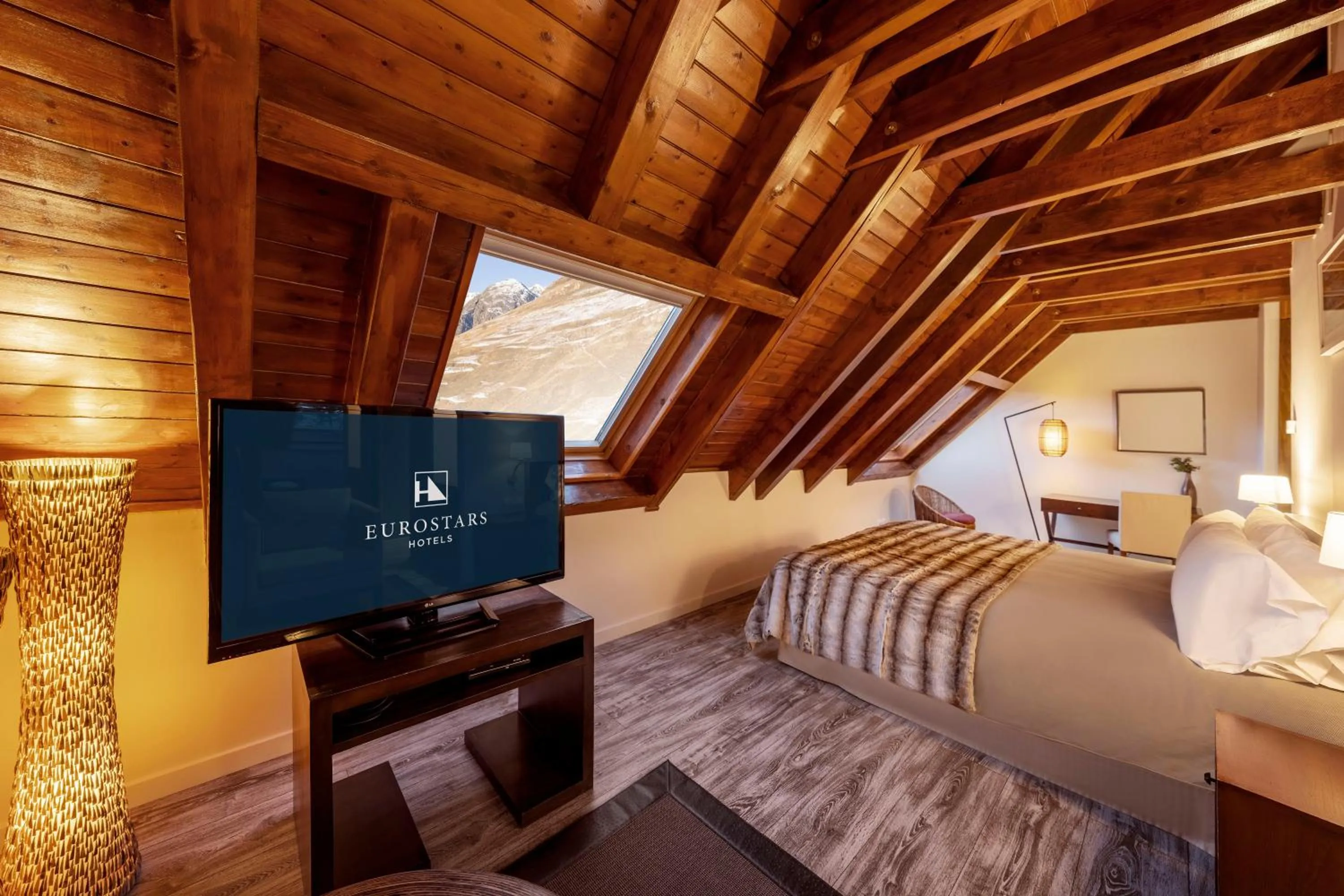 Photo of the whole room, Bed in Eurostars La Pleta