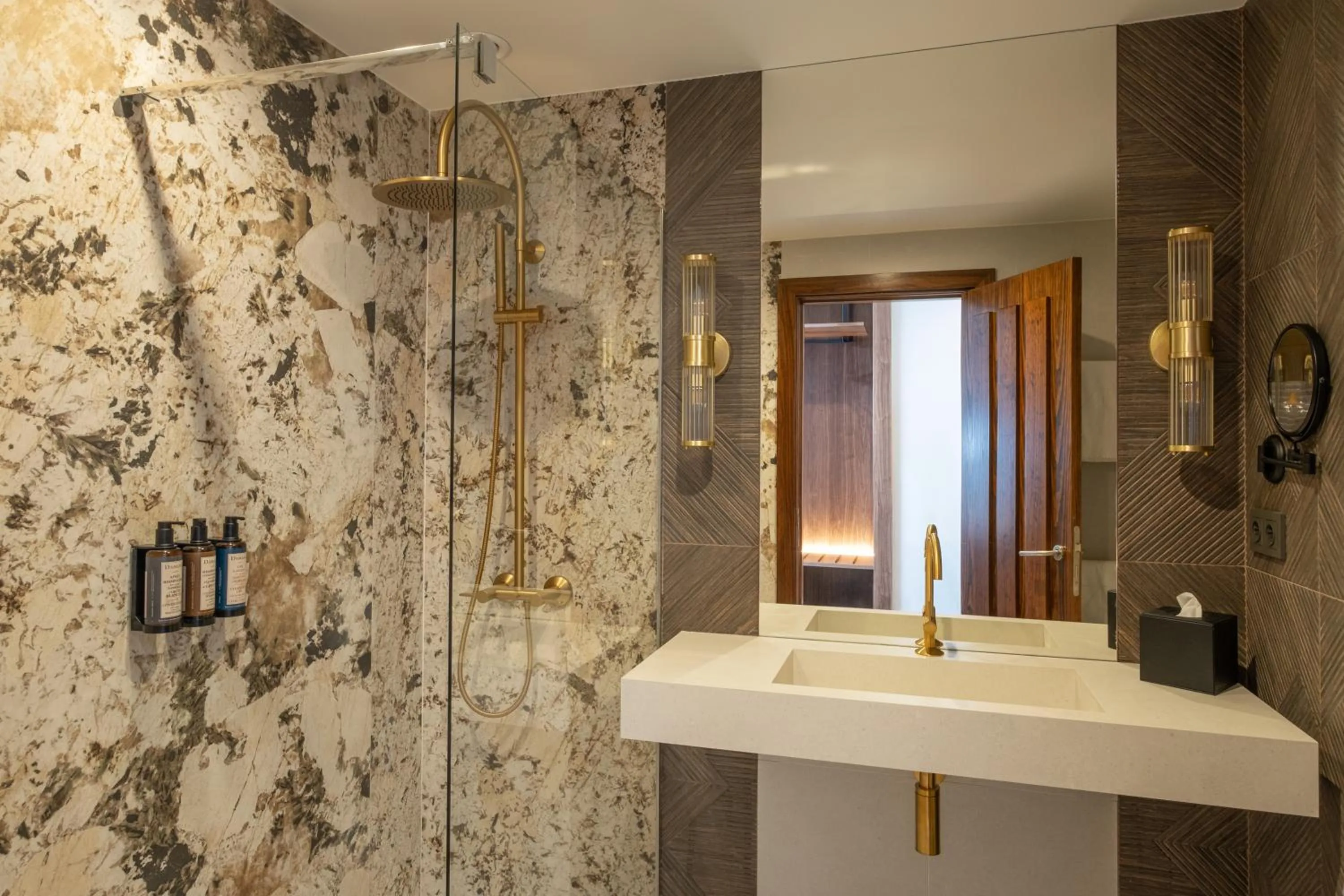 Shower in Eurostars La Pleta