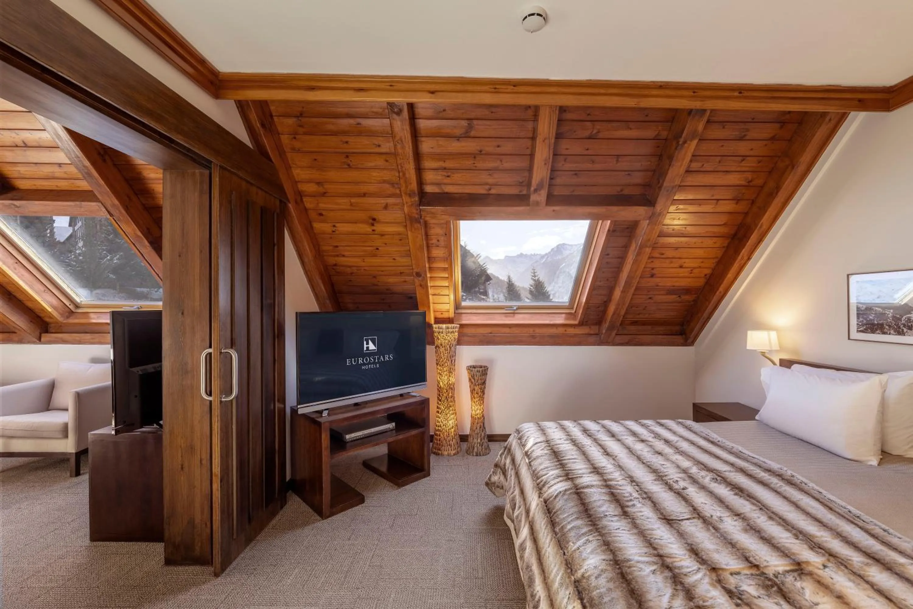 Photo of the whole room, Bed in Eurostars La Pleta