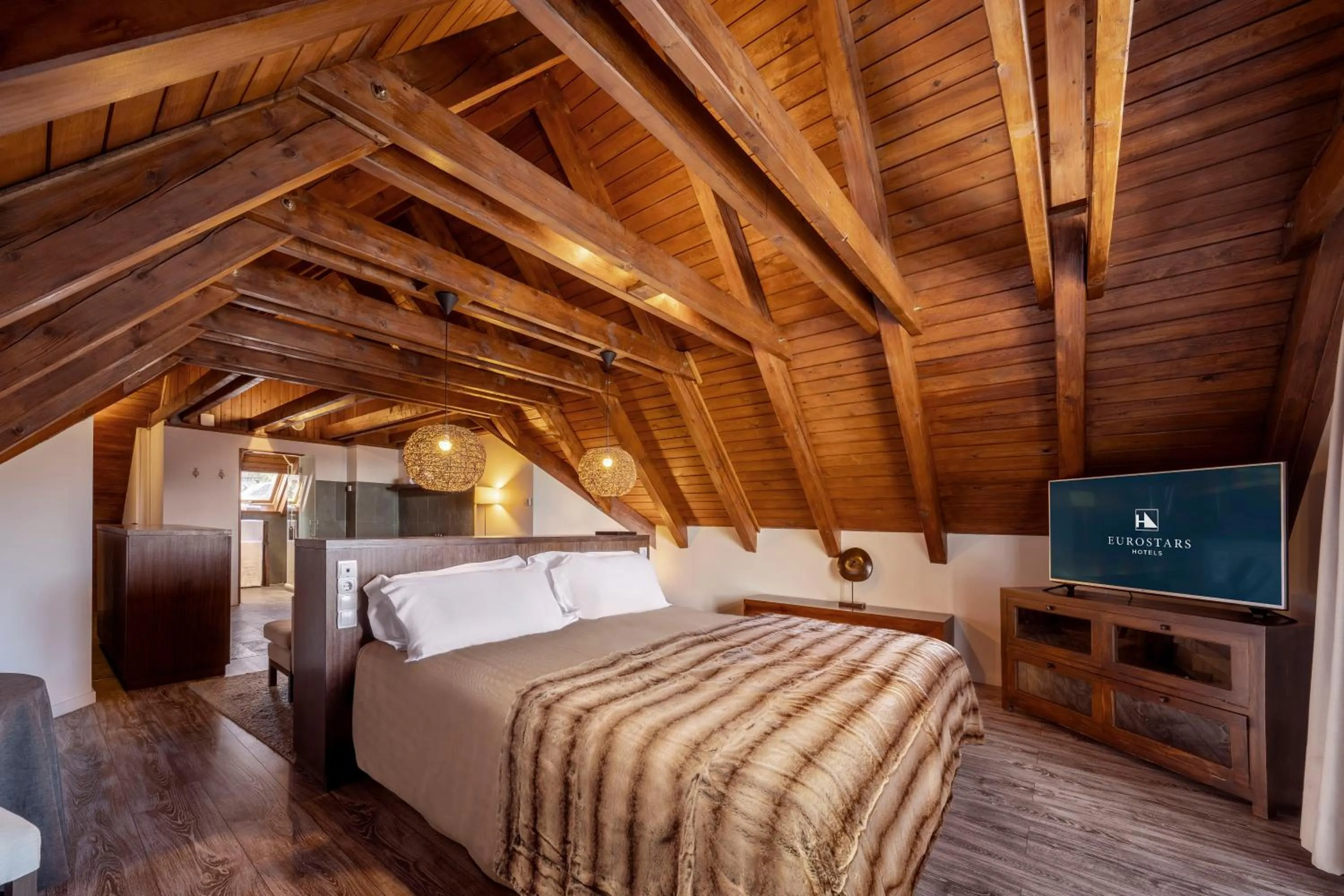 Photo of the whole room, Bed in Eurostars La Pleta