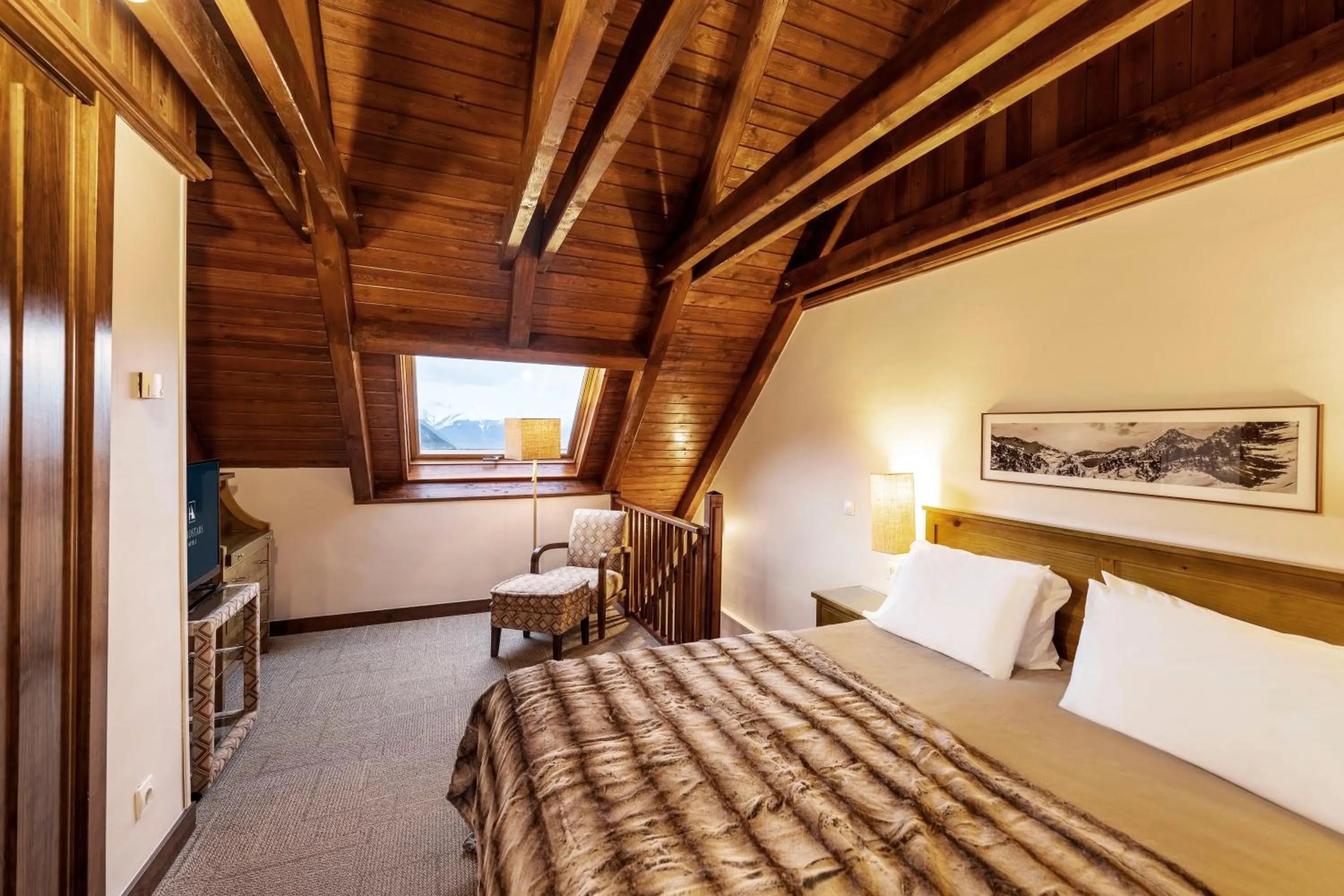 Photo of the whole room, Bed in Eurostars La Pleta