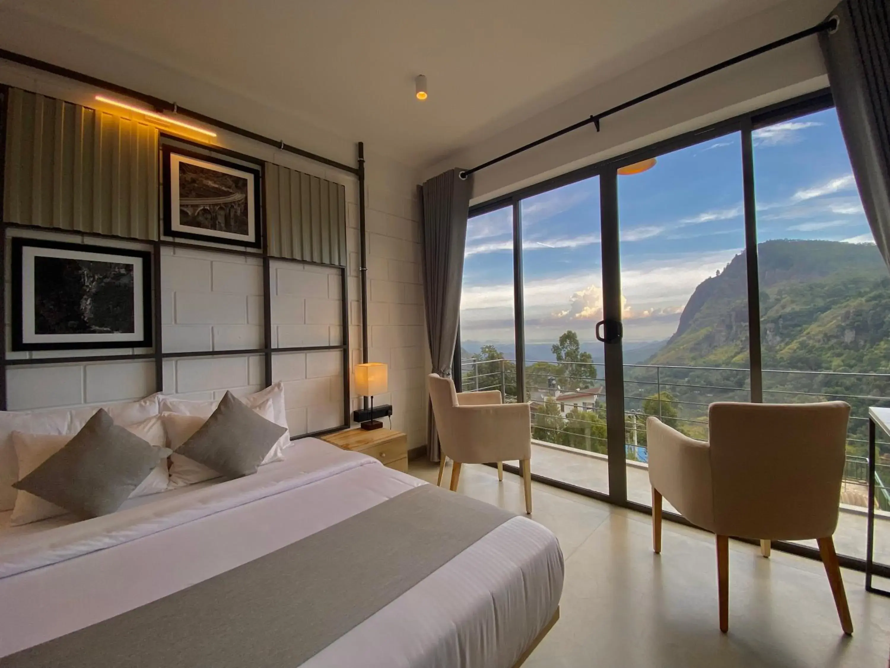 View (from property/room), Bed in Hotel Onrock View (from property/room), Bed in Hotel Onrock