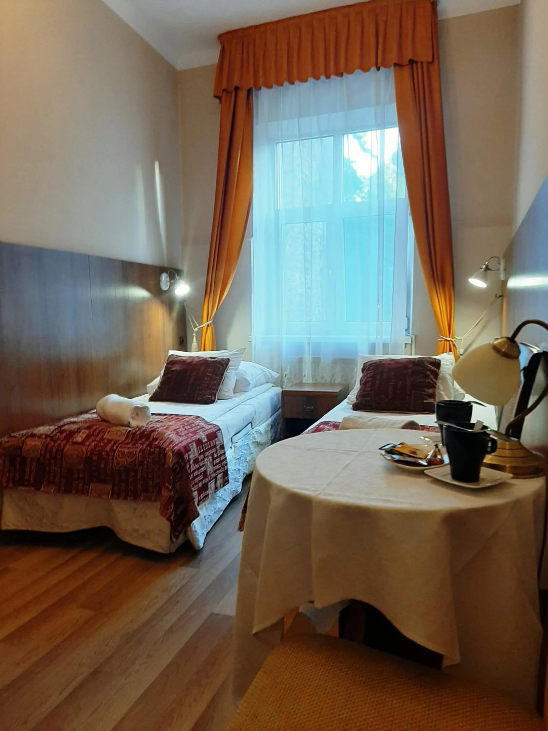 Photo of the whole room, Bed in Red Carpet Hostel