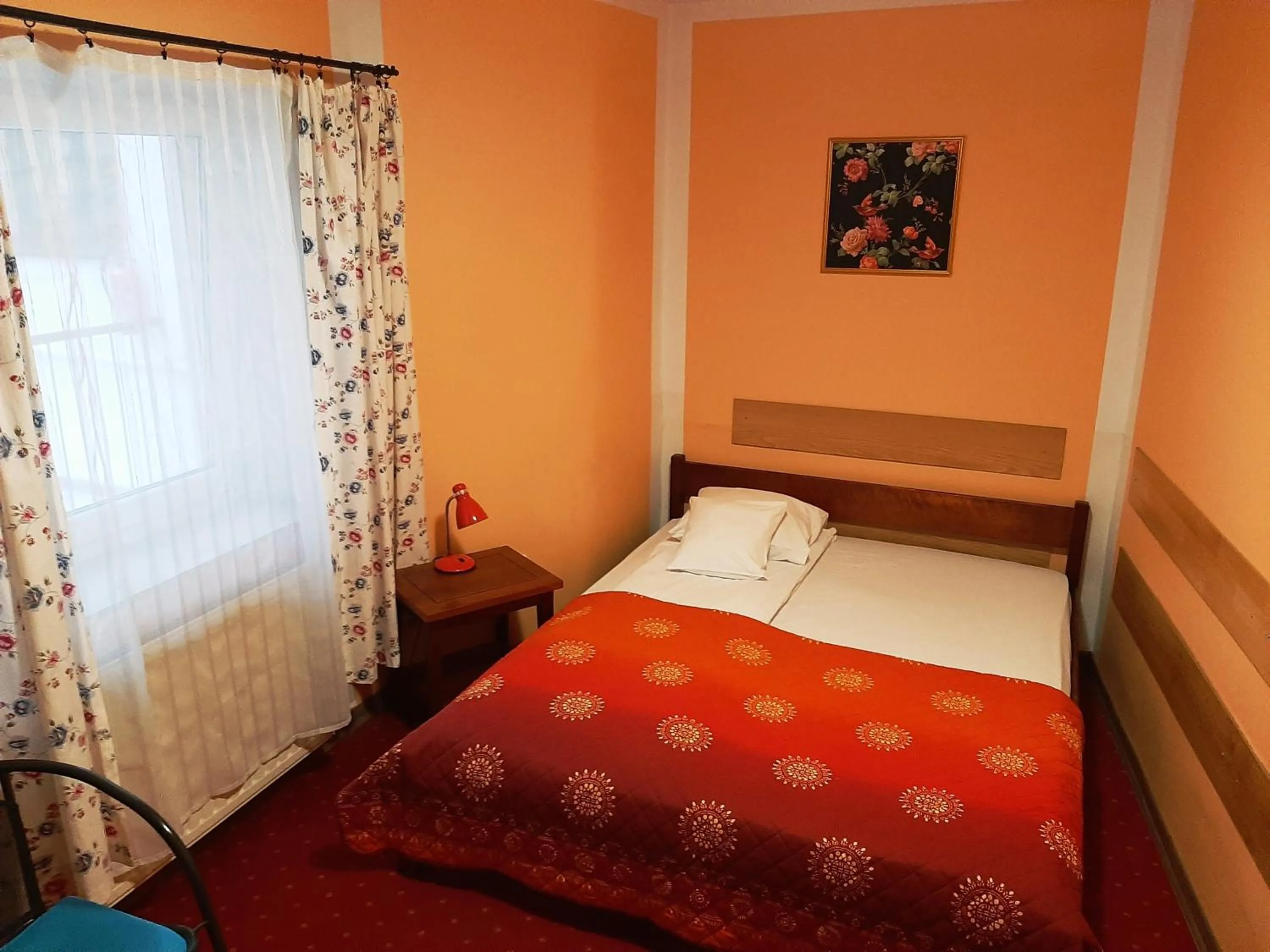 Photo of the whole room, Bed in Red Carpet Hostel