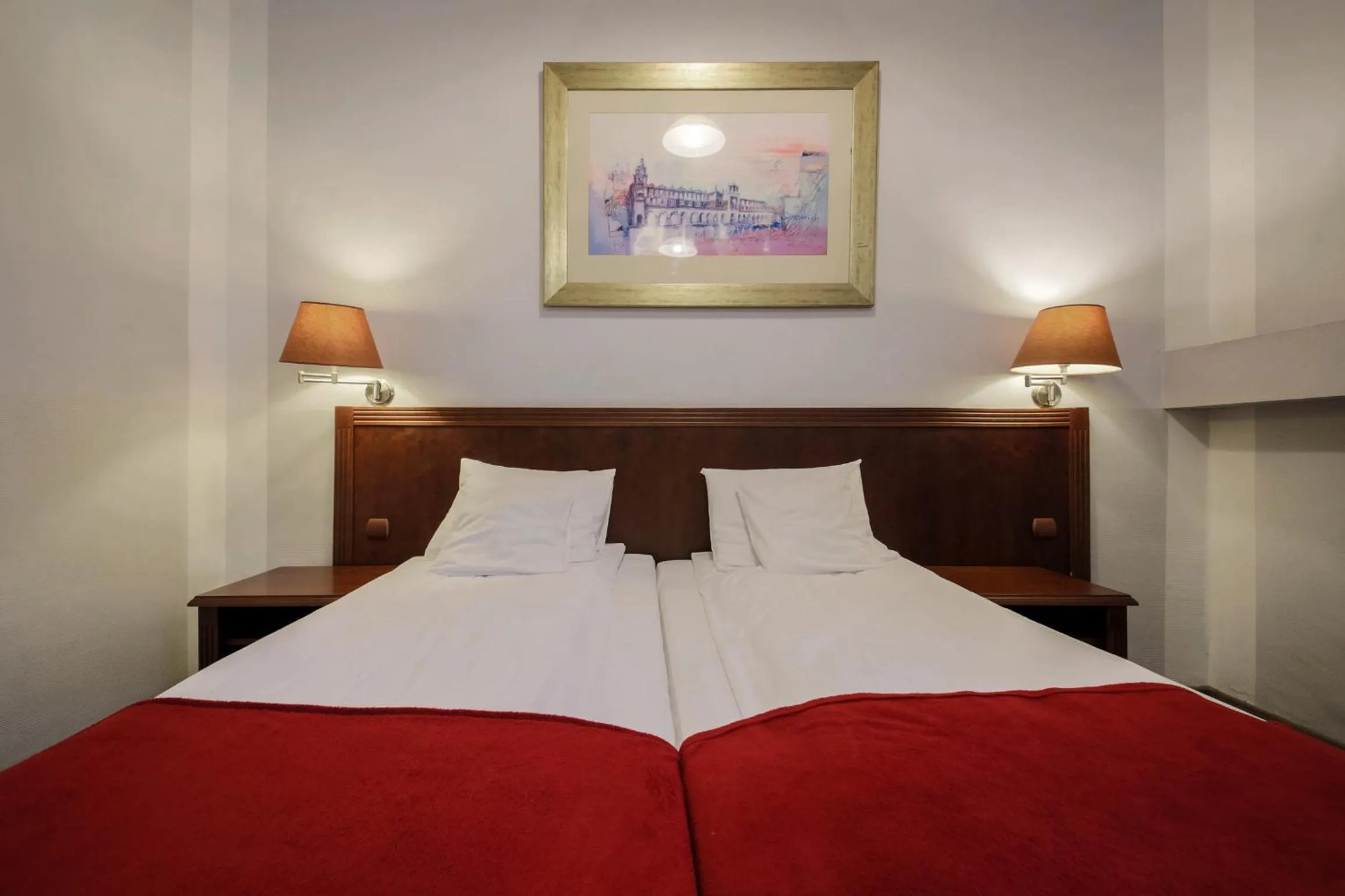 Photo of the whole room, Bed in Red Carpet Hostel