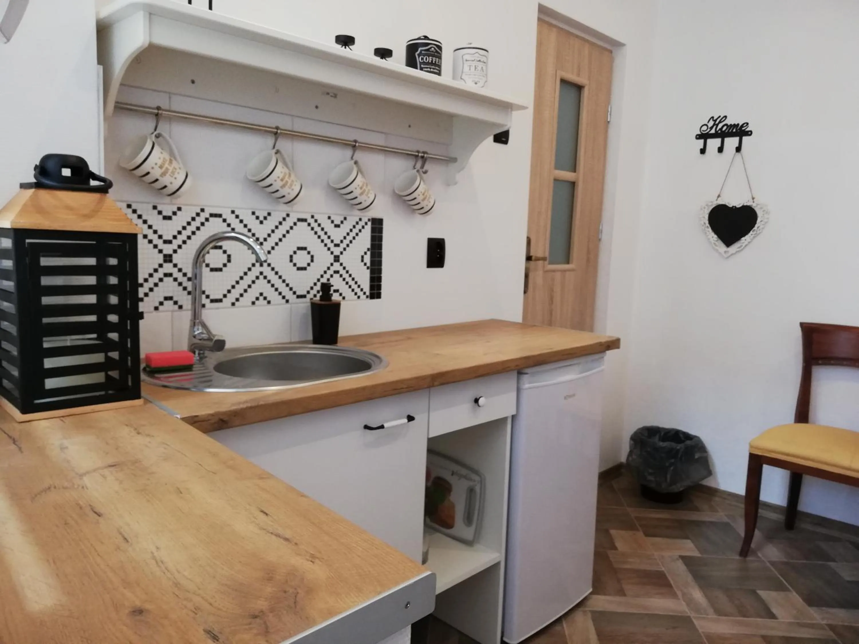 Kitchen or kitchenette in Red Carpet Hostel