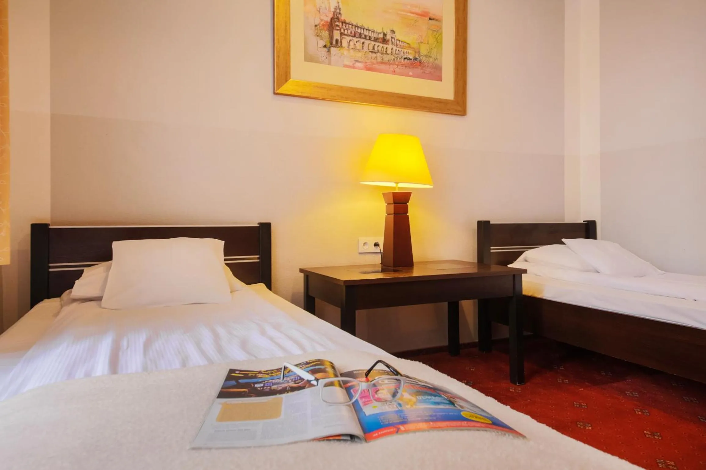 Photo of the whole room, Bed in Red Carpet Hostel