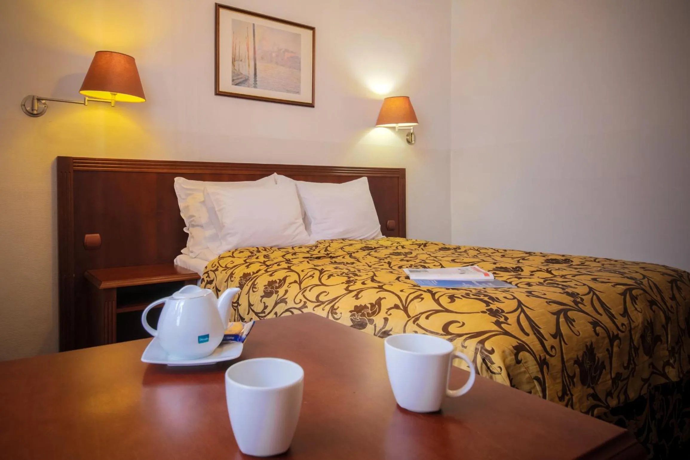 Photo of the whole room, Bed in Red Carpet Hostel