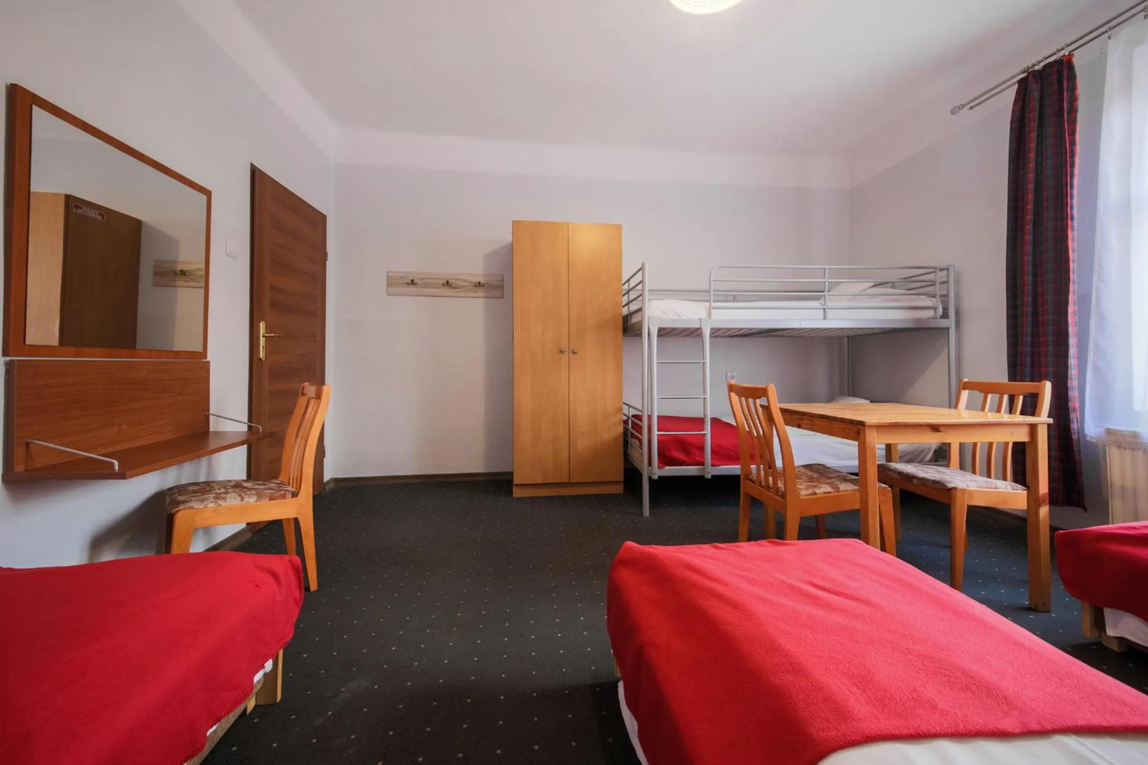 Photo of the whole room, Bed in Red Carpet Hostel