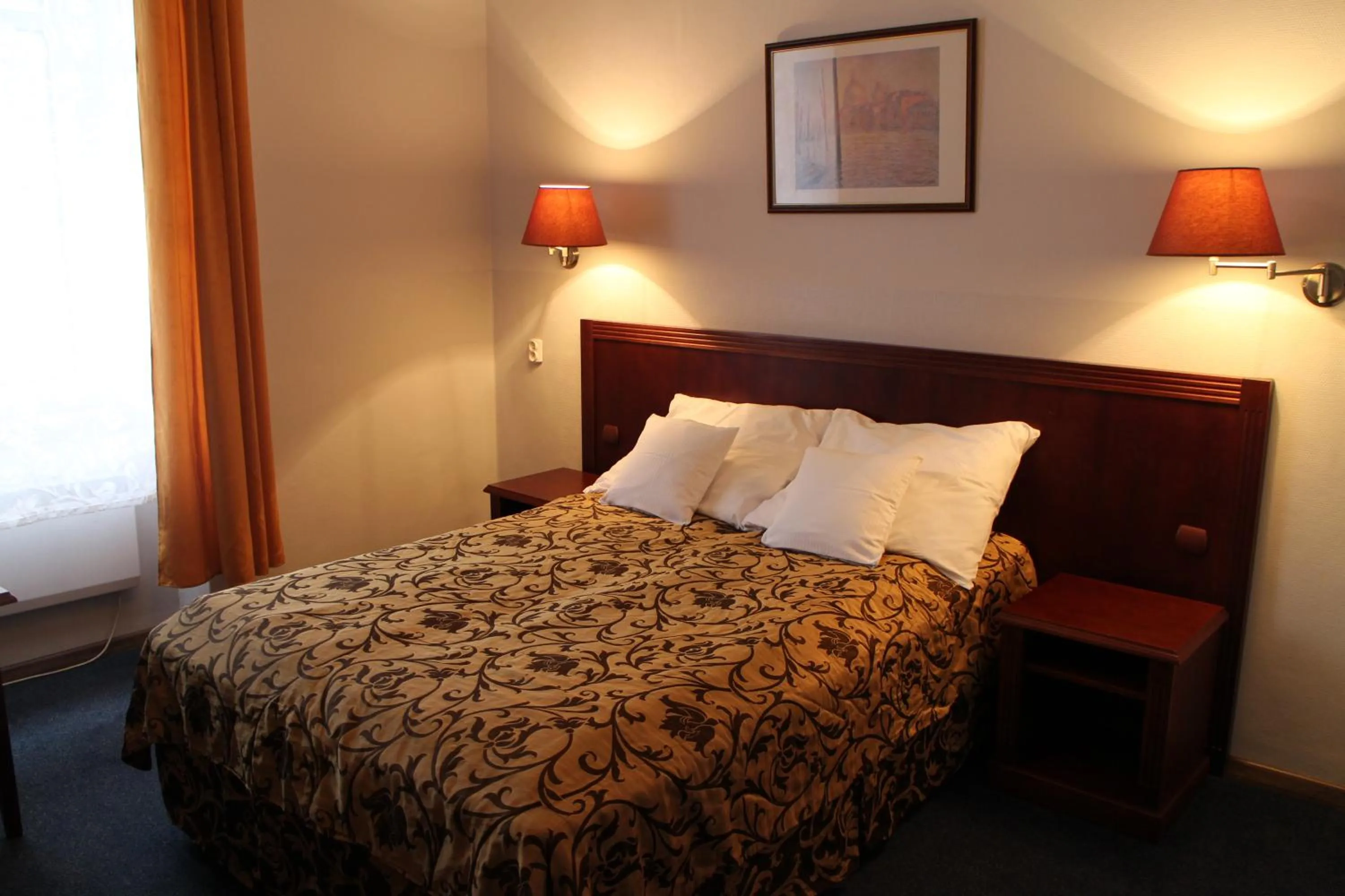 Photo of the whole room, Bed in Red Carpet Hostel