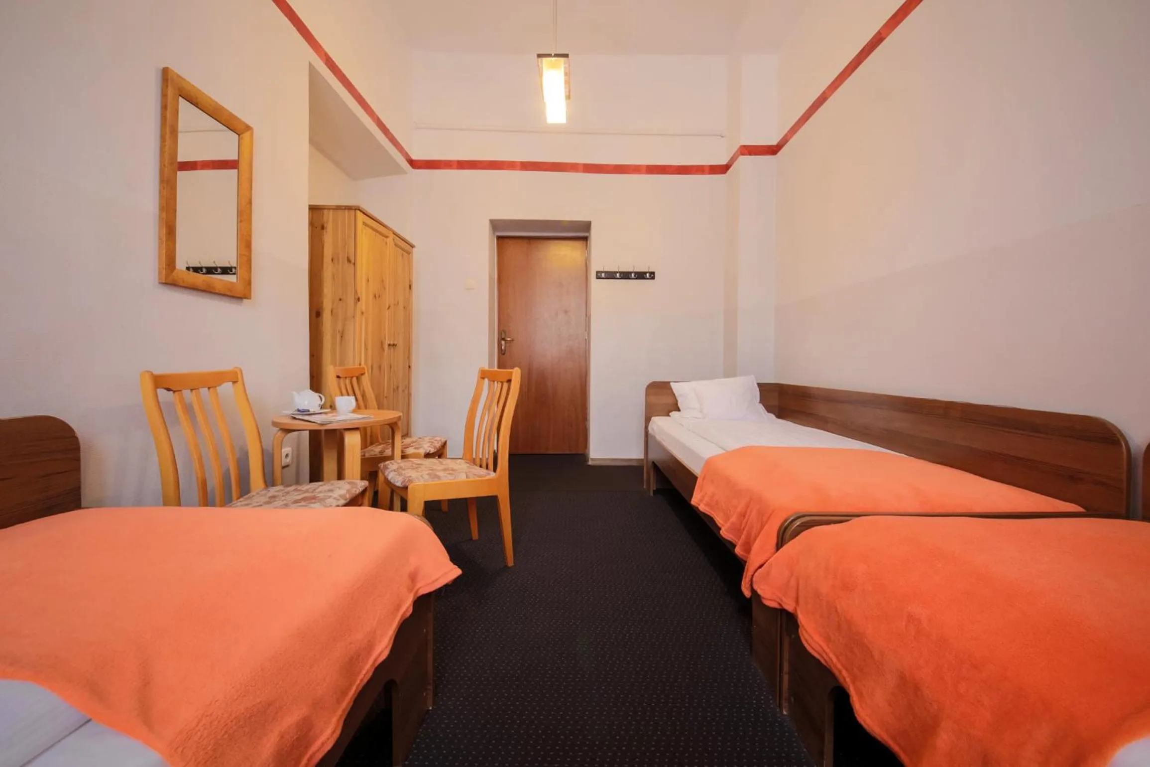 Photo of the whole room, Bed in Red Carpet Hostel